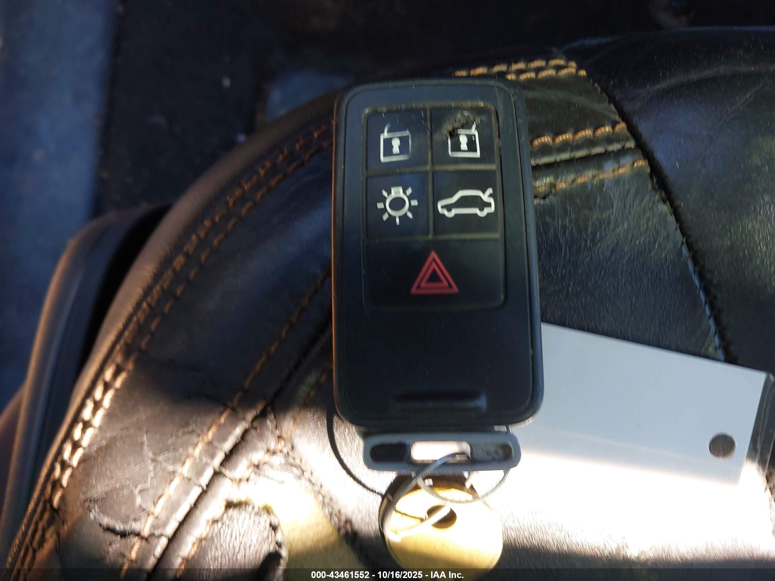 VOLVO XC60 image 11