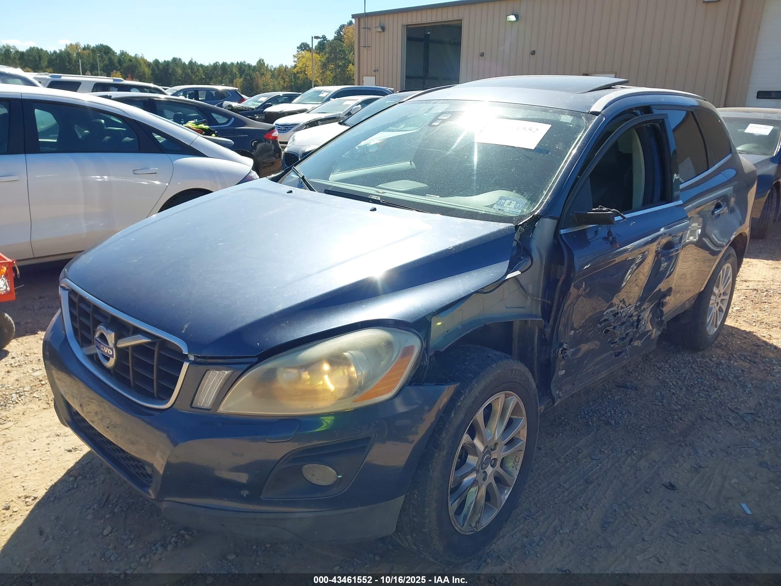 VOLVO XC60 image 2