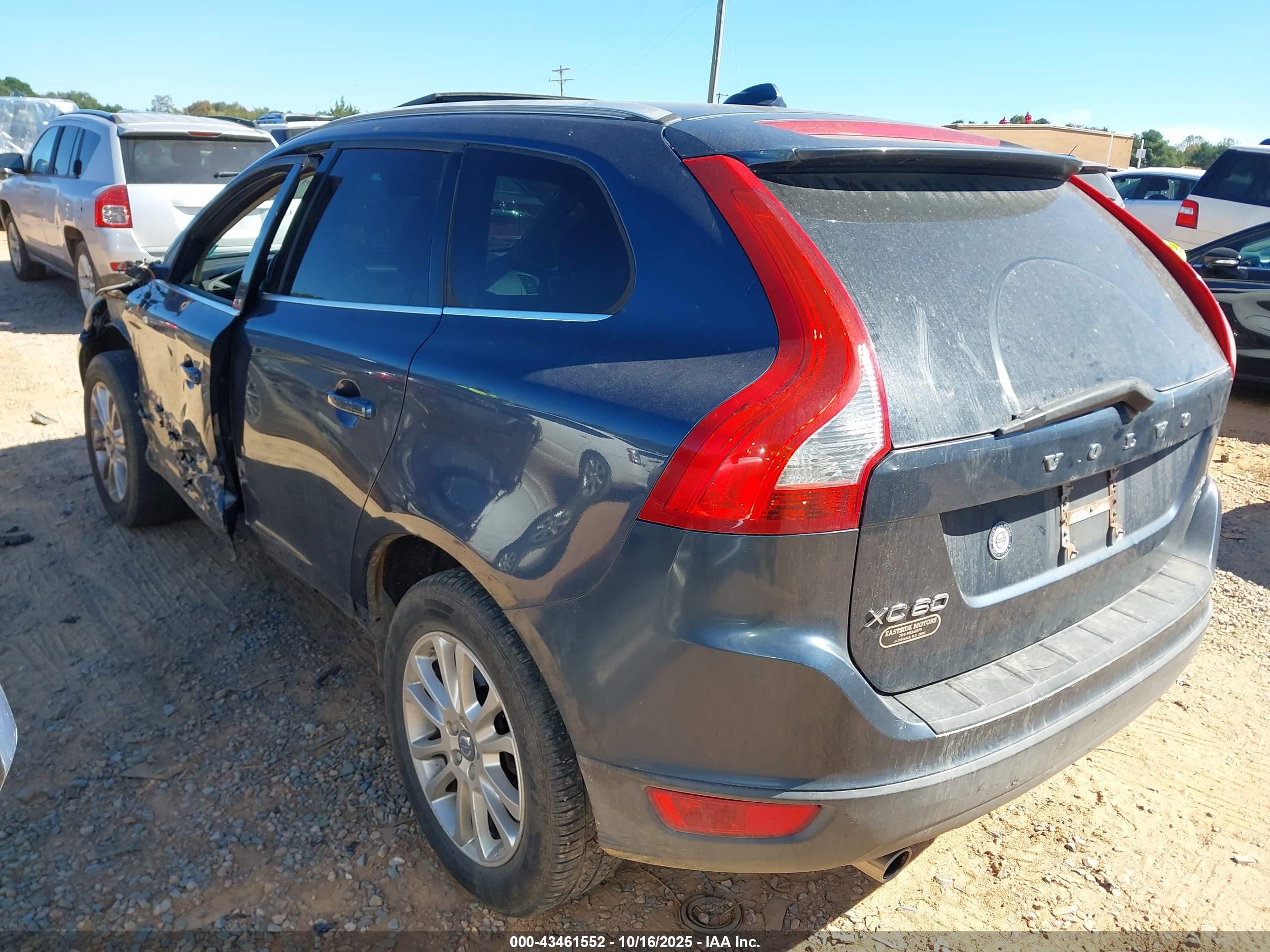 VOLVO XC60 image 3