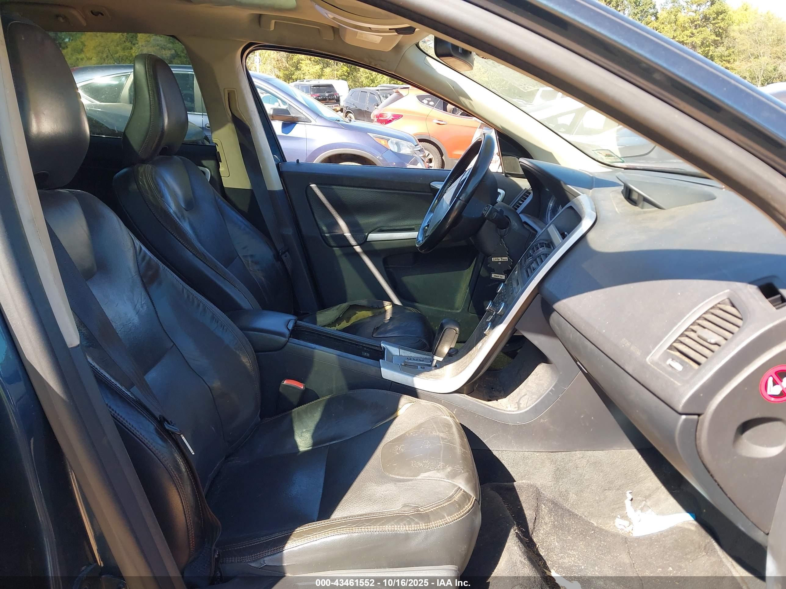 VOLVO XC60 image 5