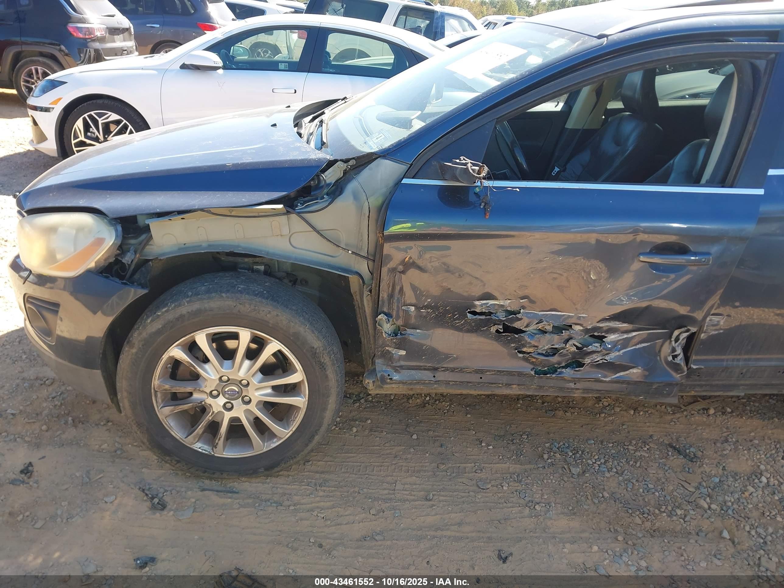 VOLVO XC60 image 6
