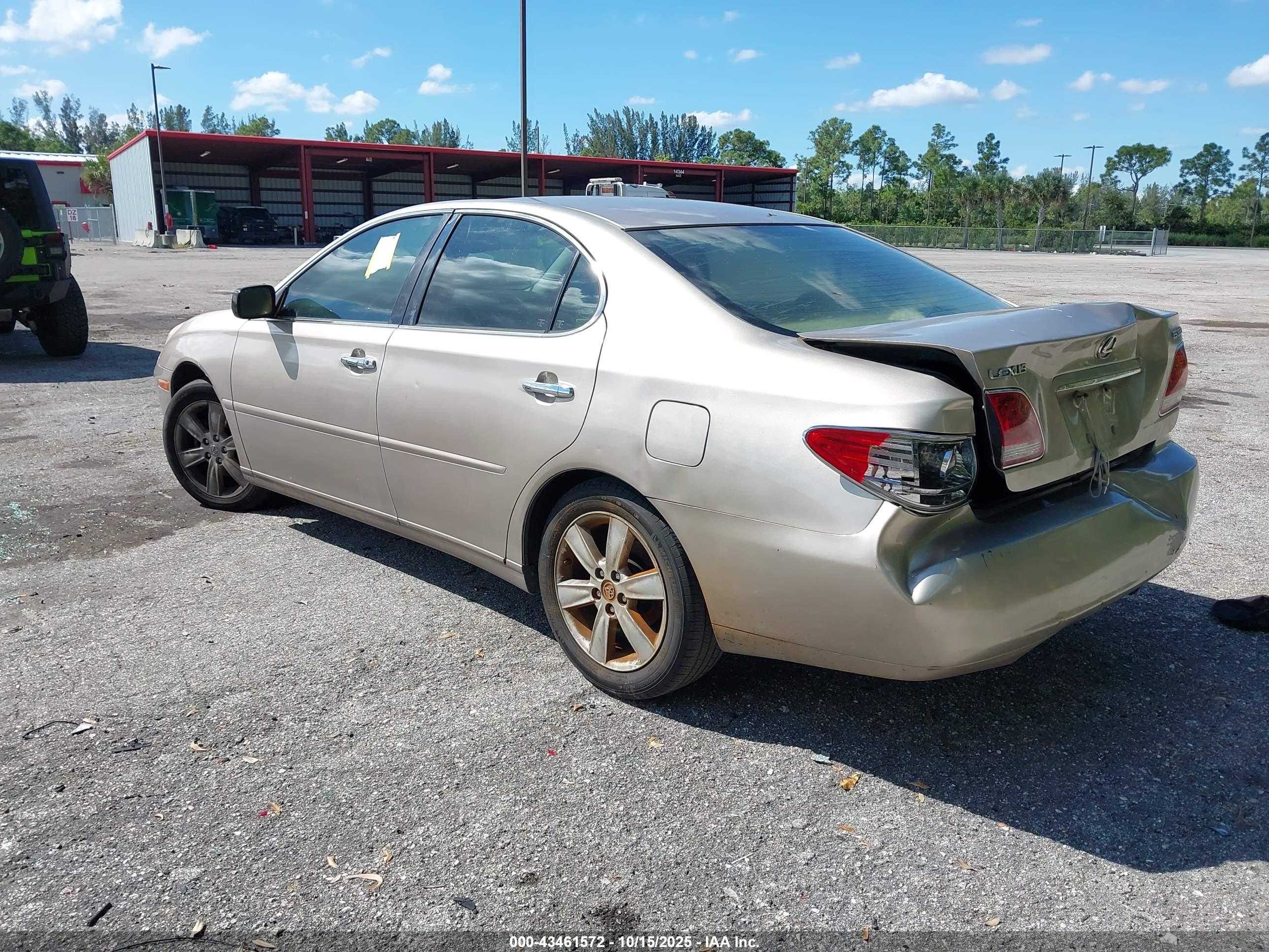 LEXUS ES image 3