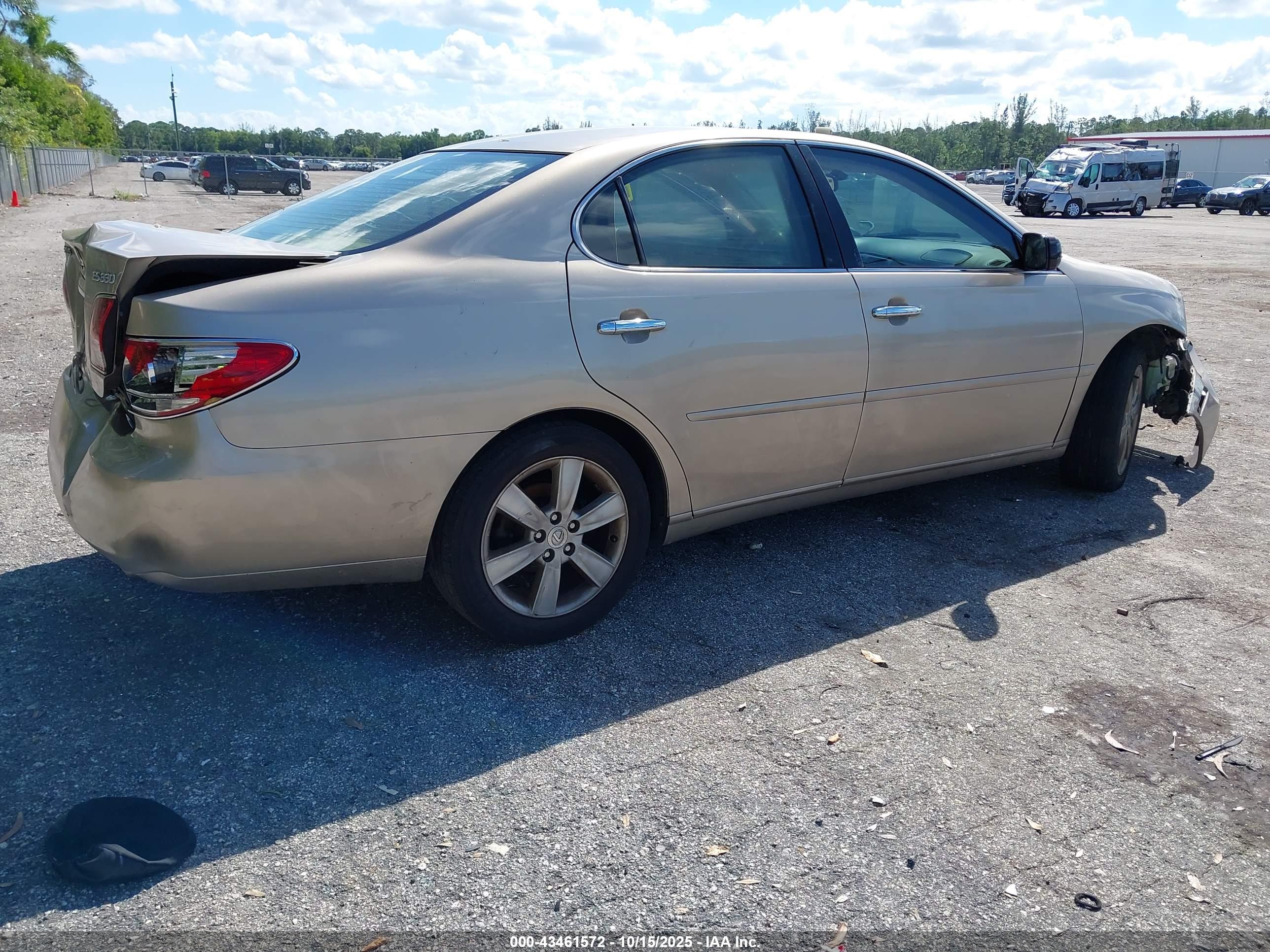 LEXUS ES image 4