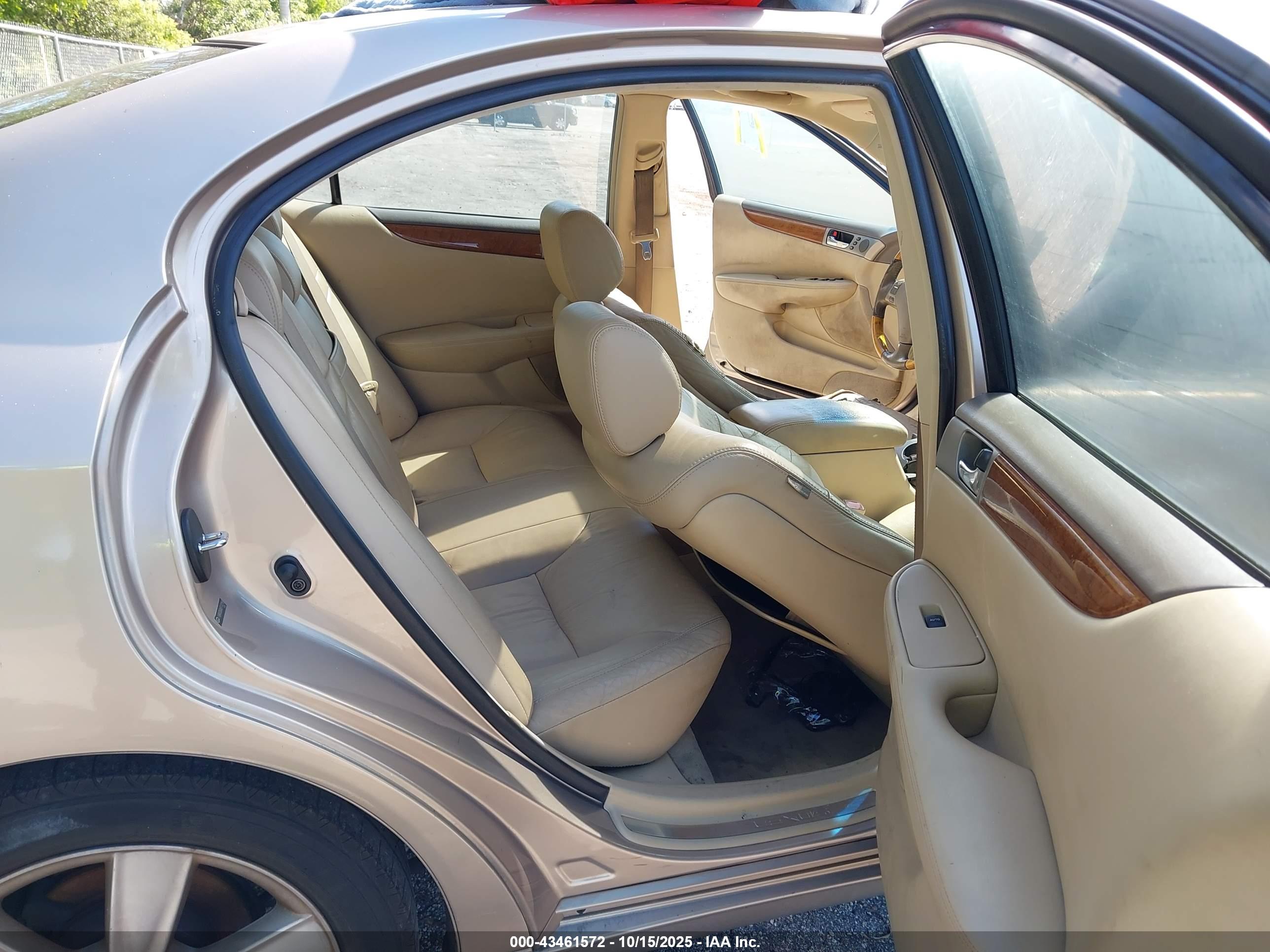 LEXUS ES image 8
