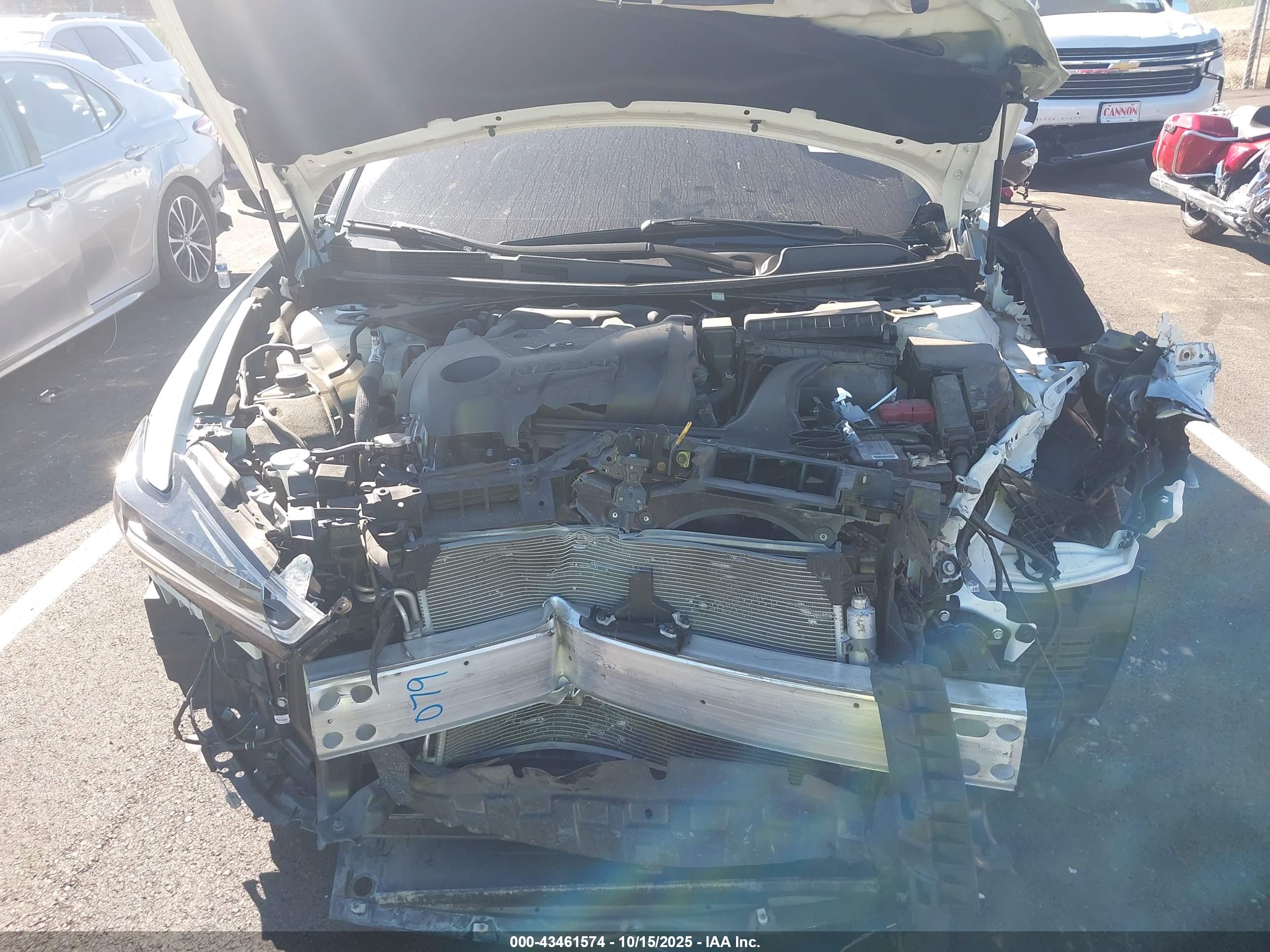 NISSAN MAXIMA image 10