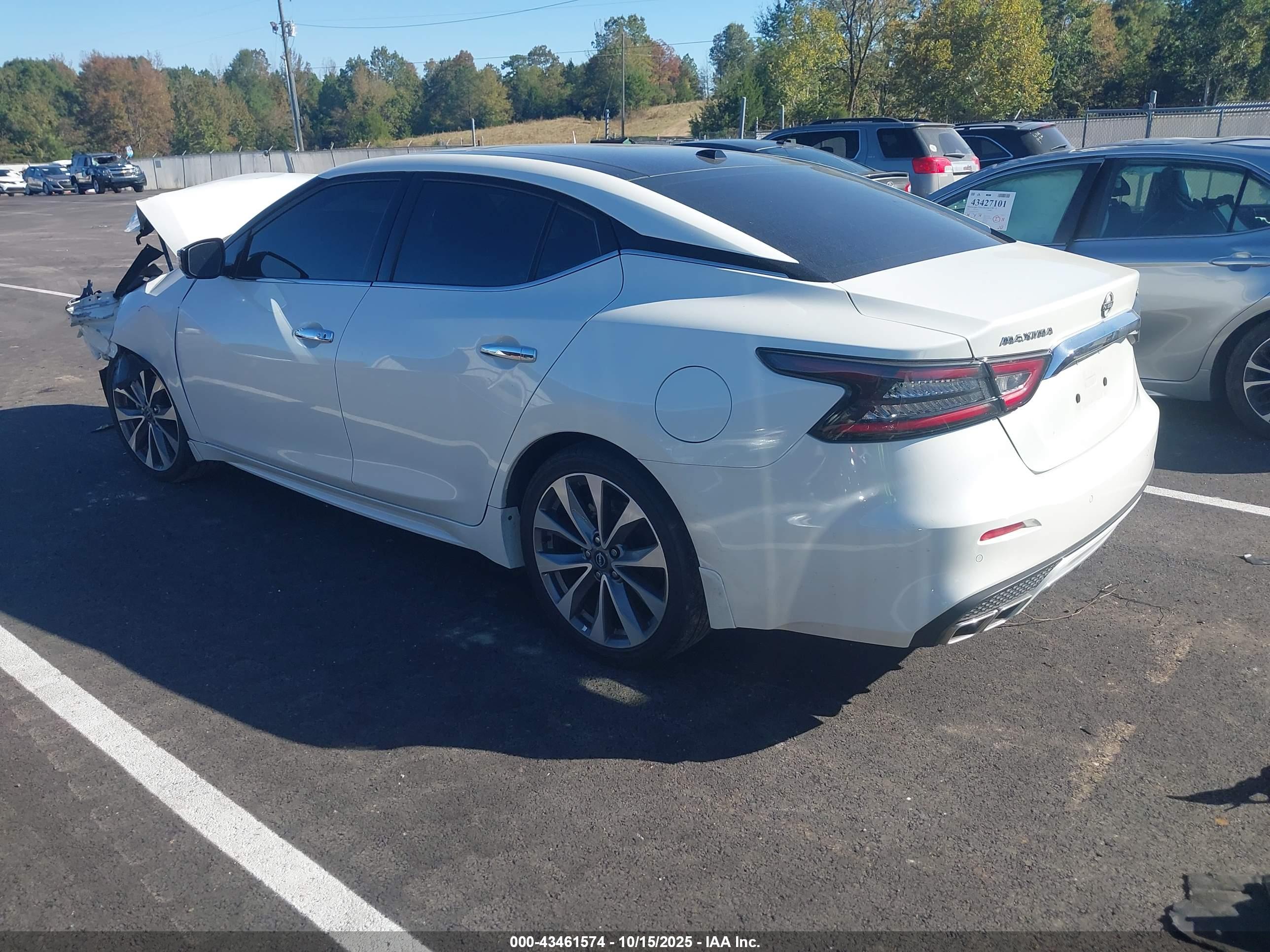 NISSAN MAXIMA image 3