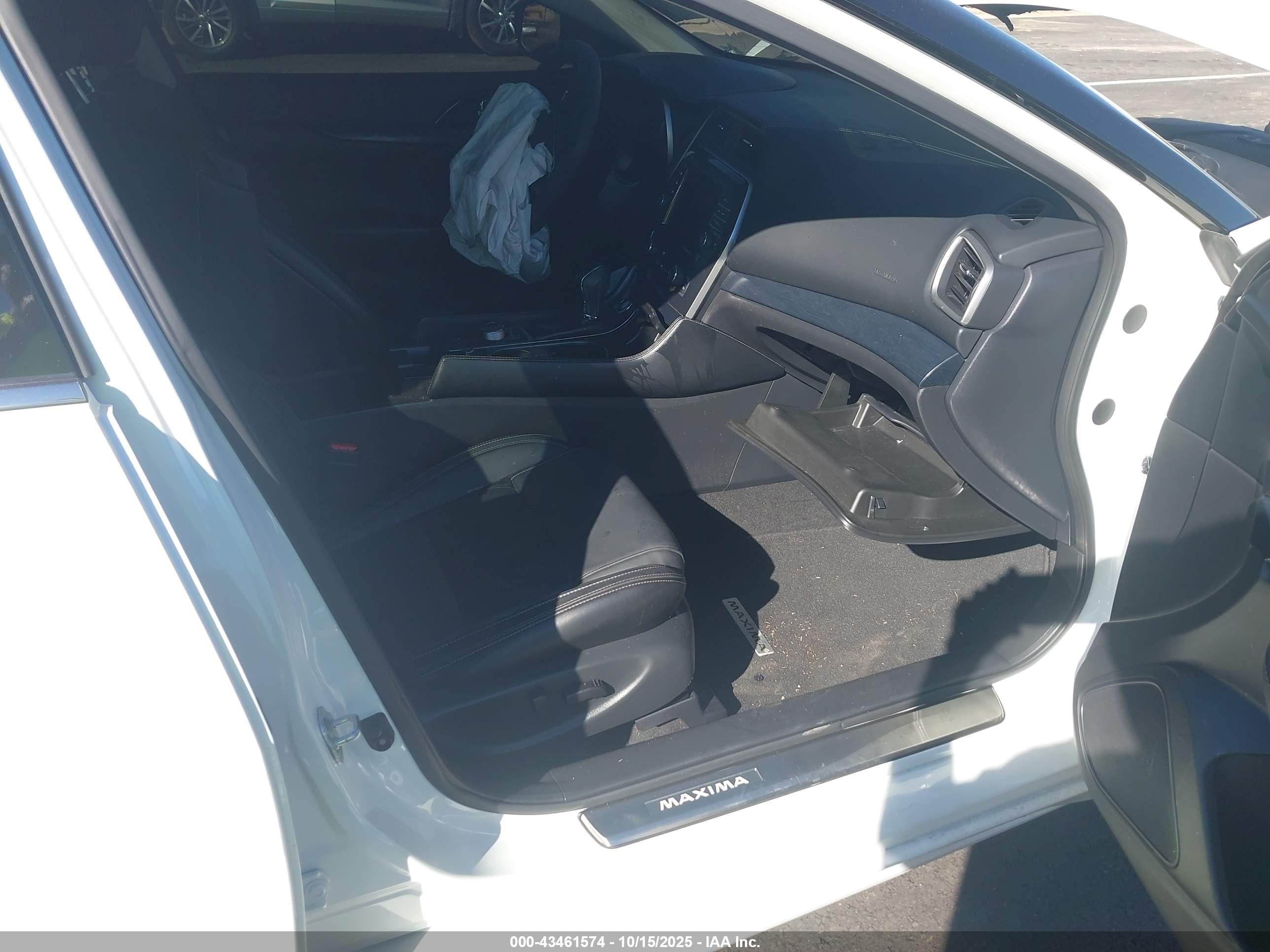 NISSAN MAXIMA image 5