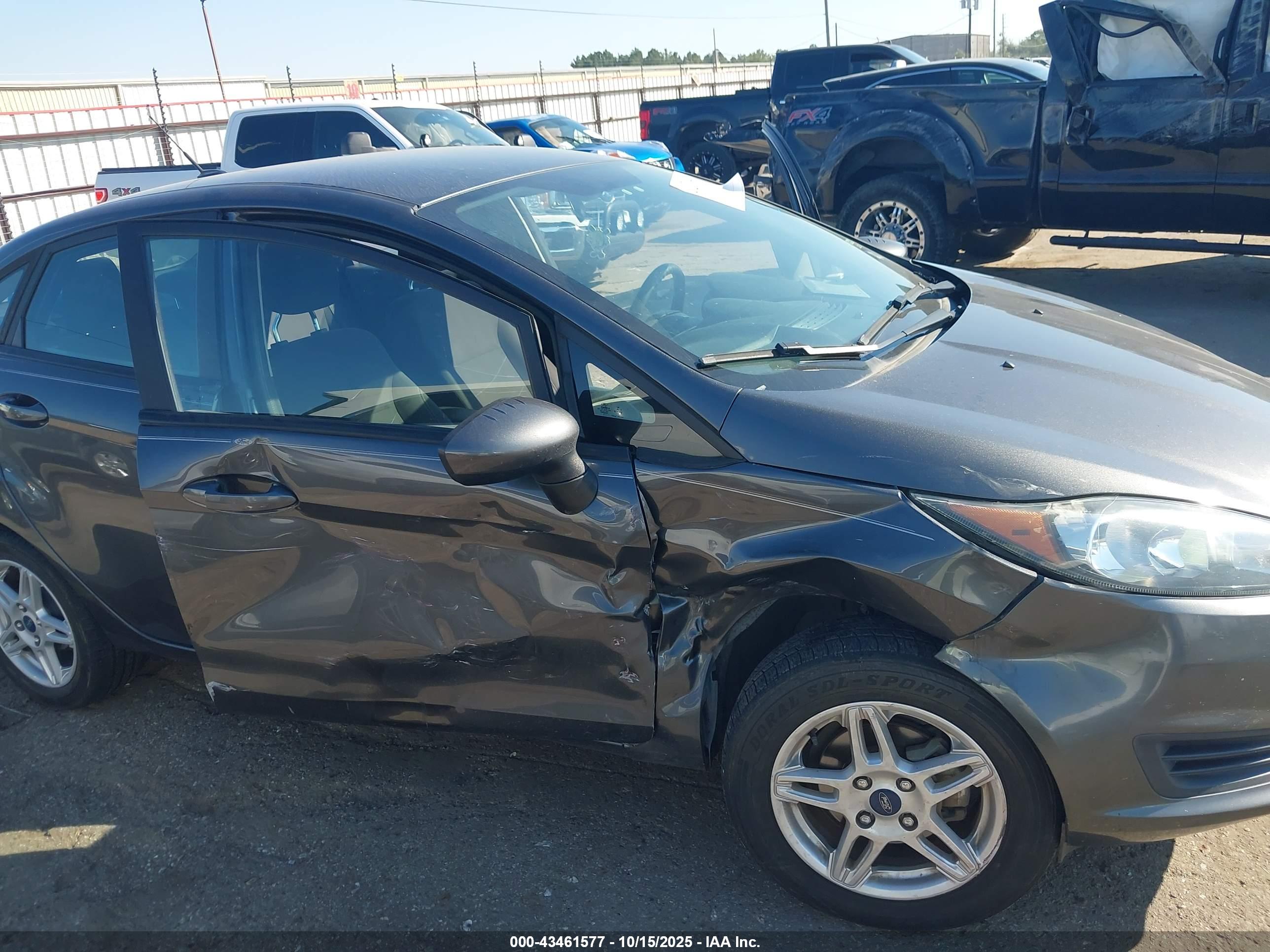 FORD FIESTA image 6