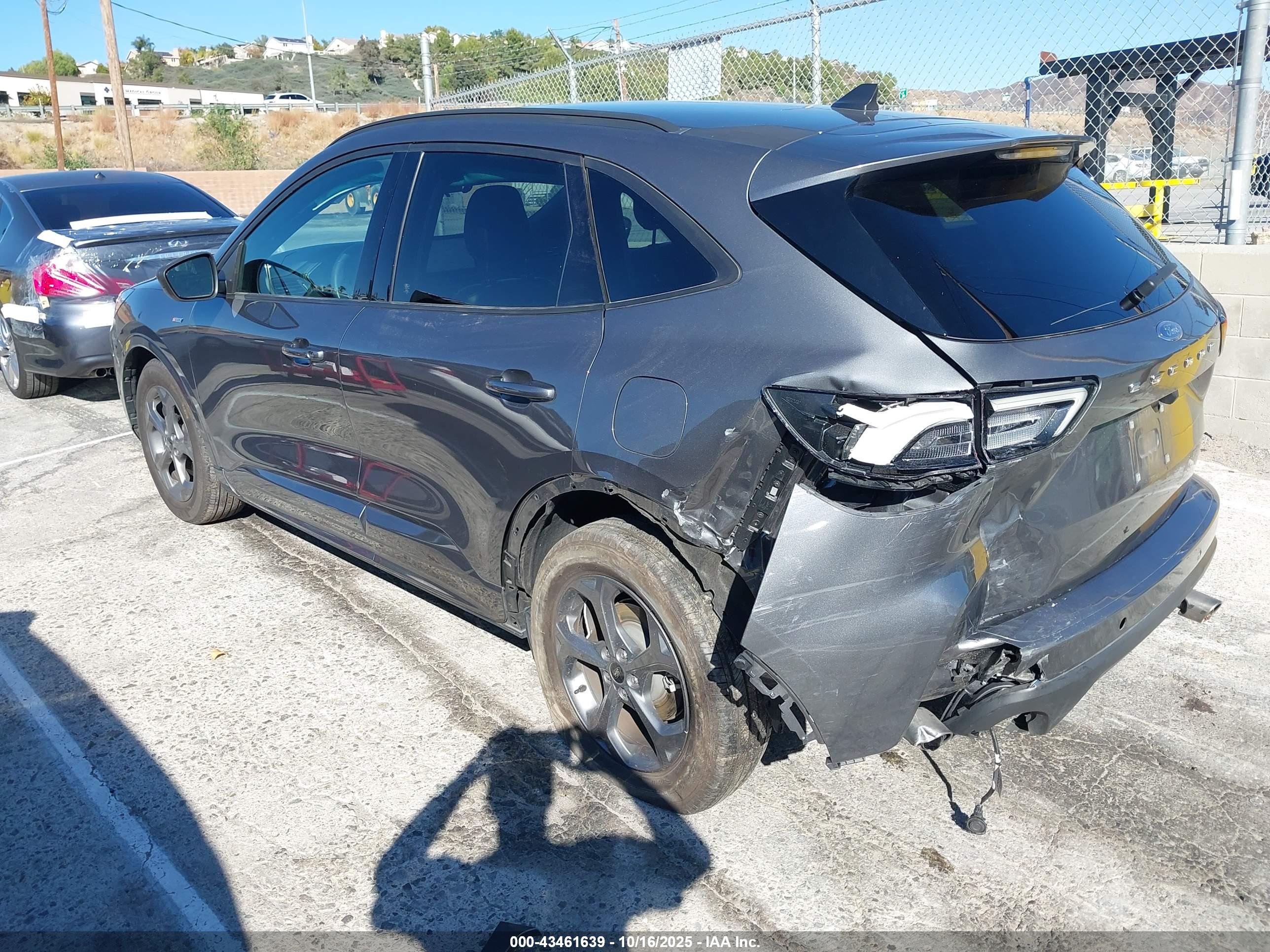 FORD ESCAPE image 3