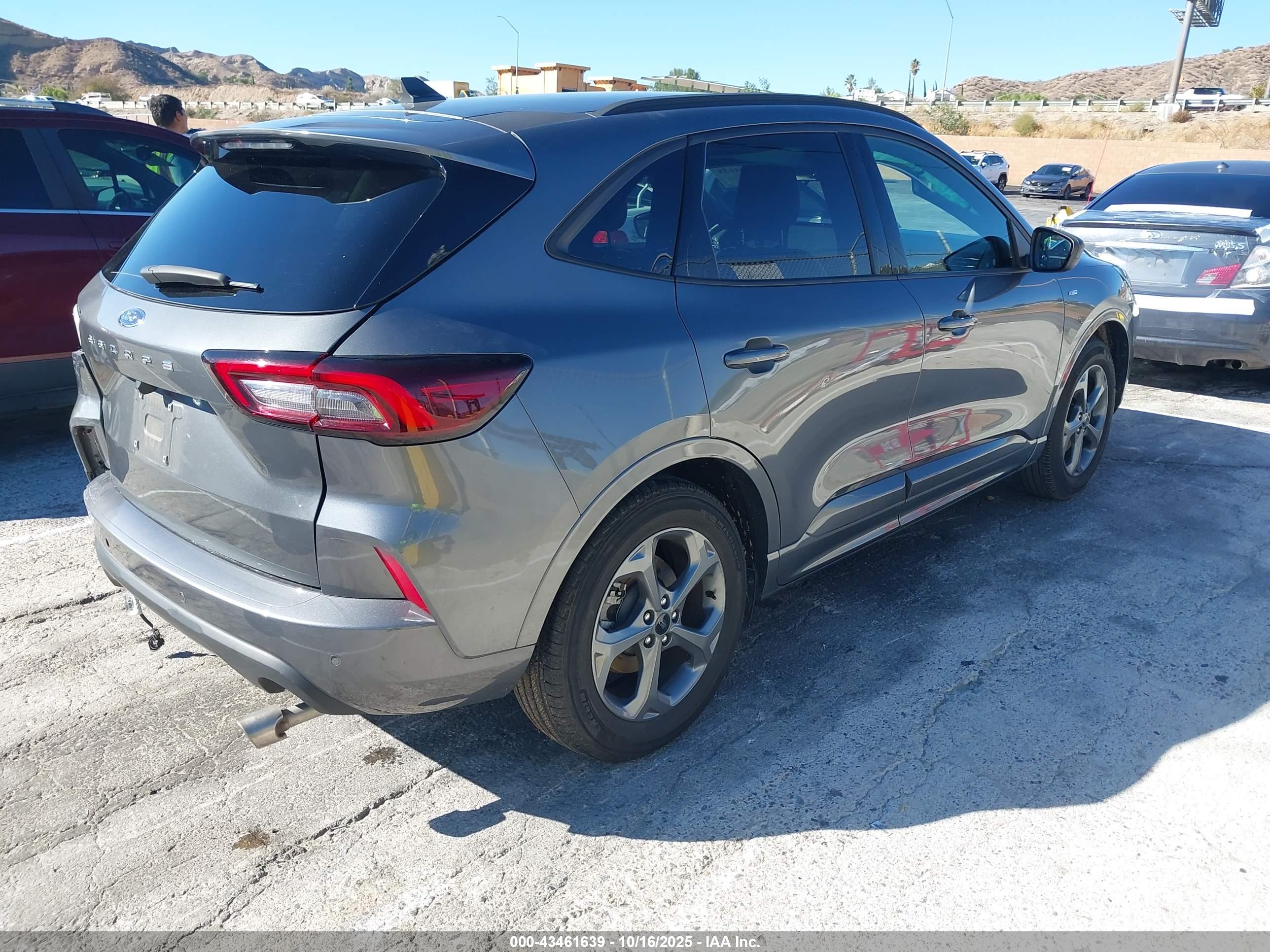FORD ESCAPE image 4