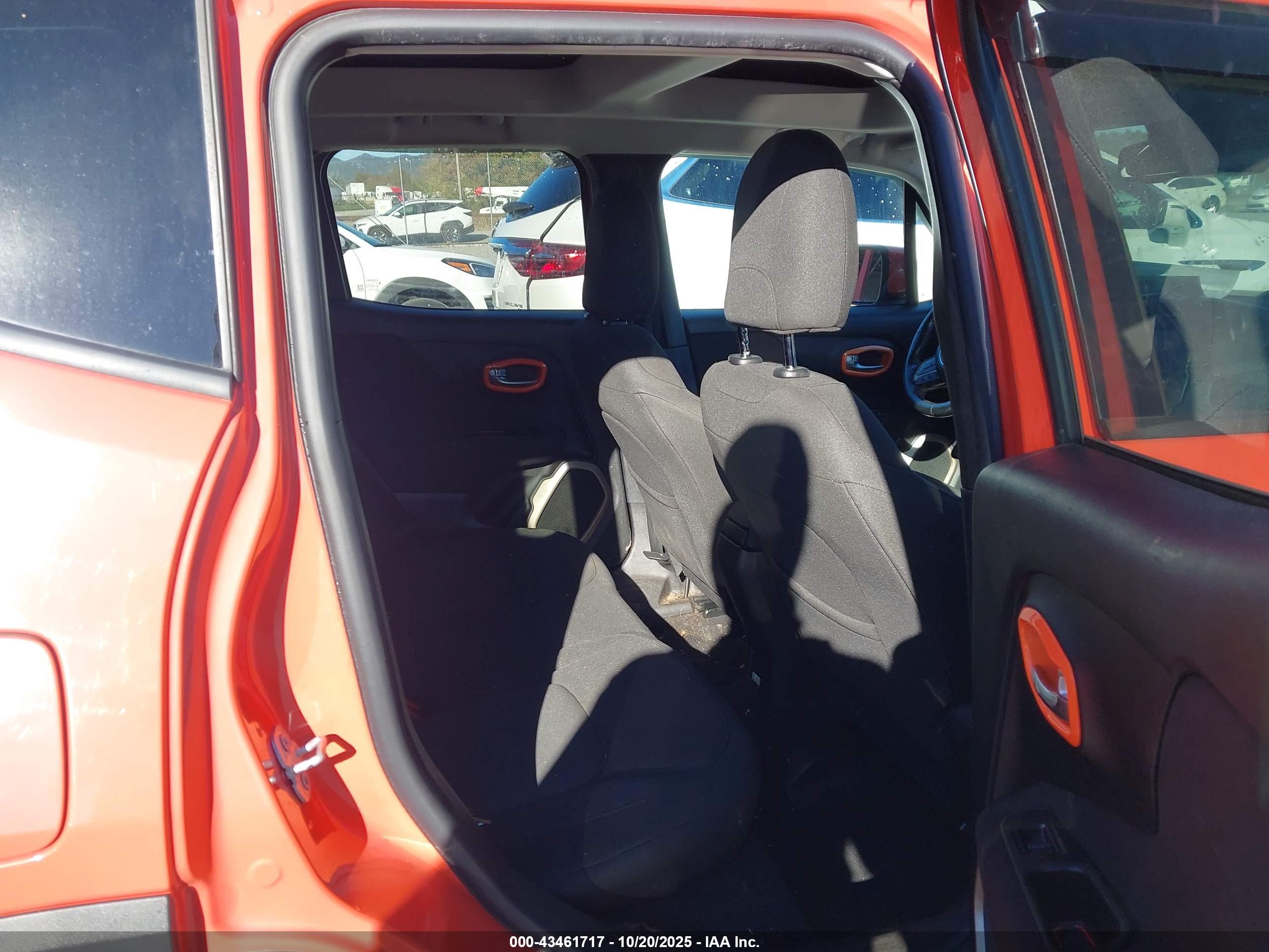 JEEP RENEGADE image 8