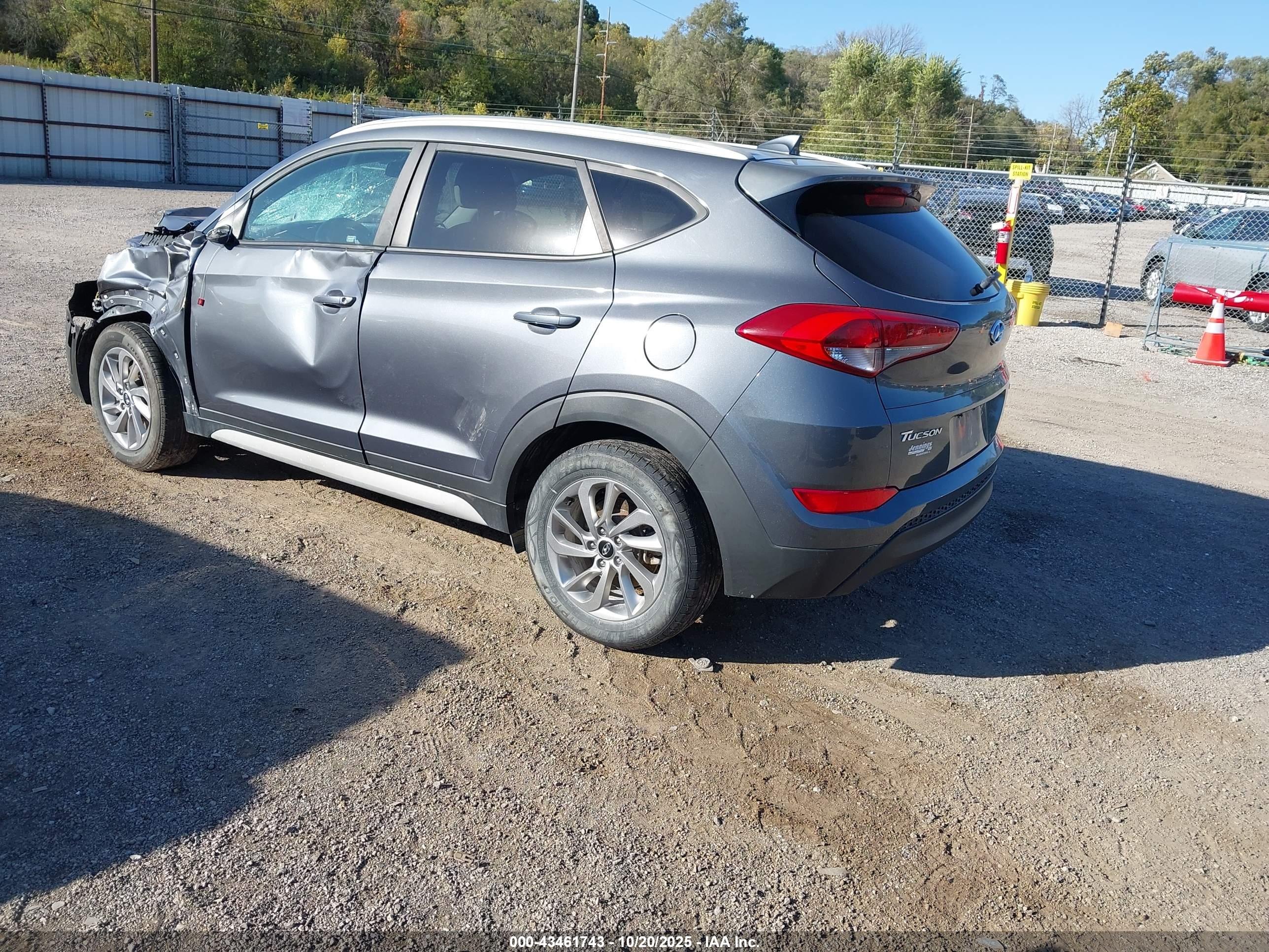 HYUNDAI TUCSON image 3