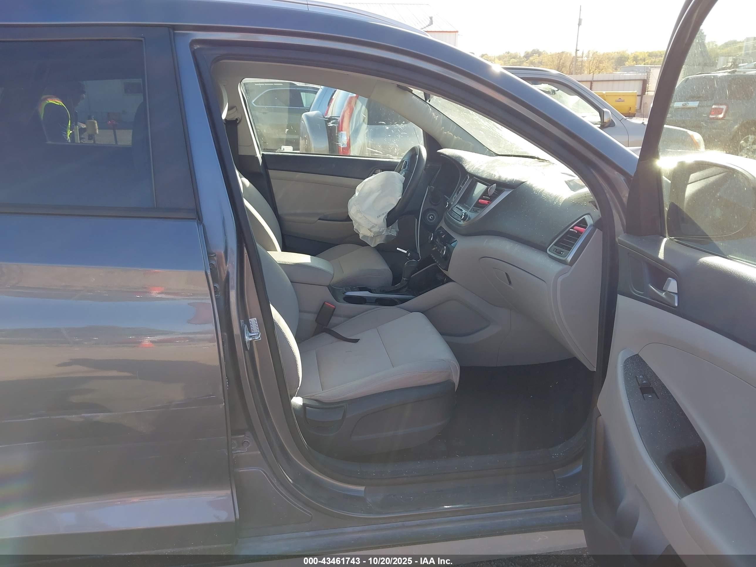 HYUNDAI TUCSON image 5