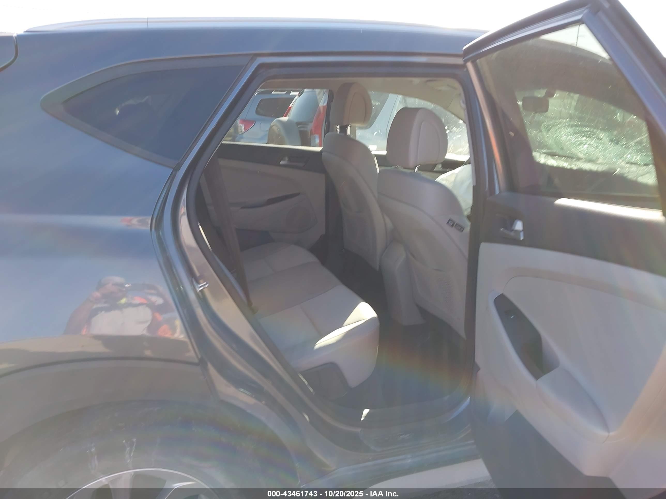 HYUNDAI TUCSON image 8