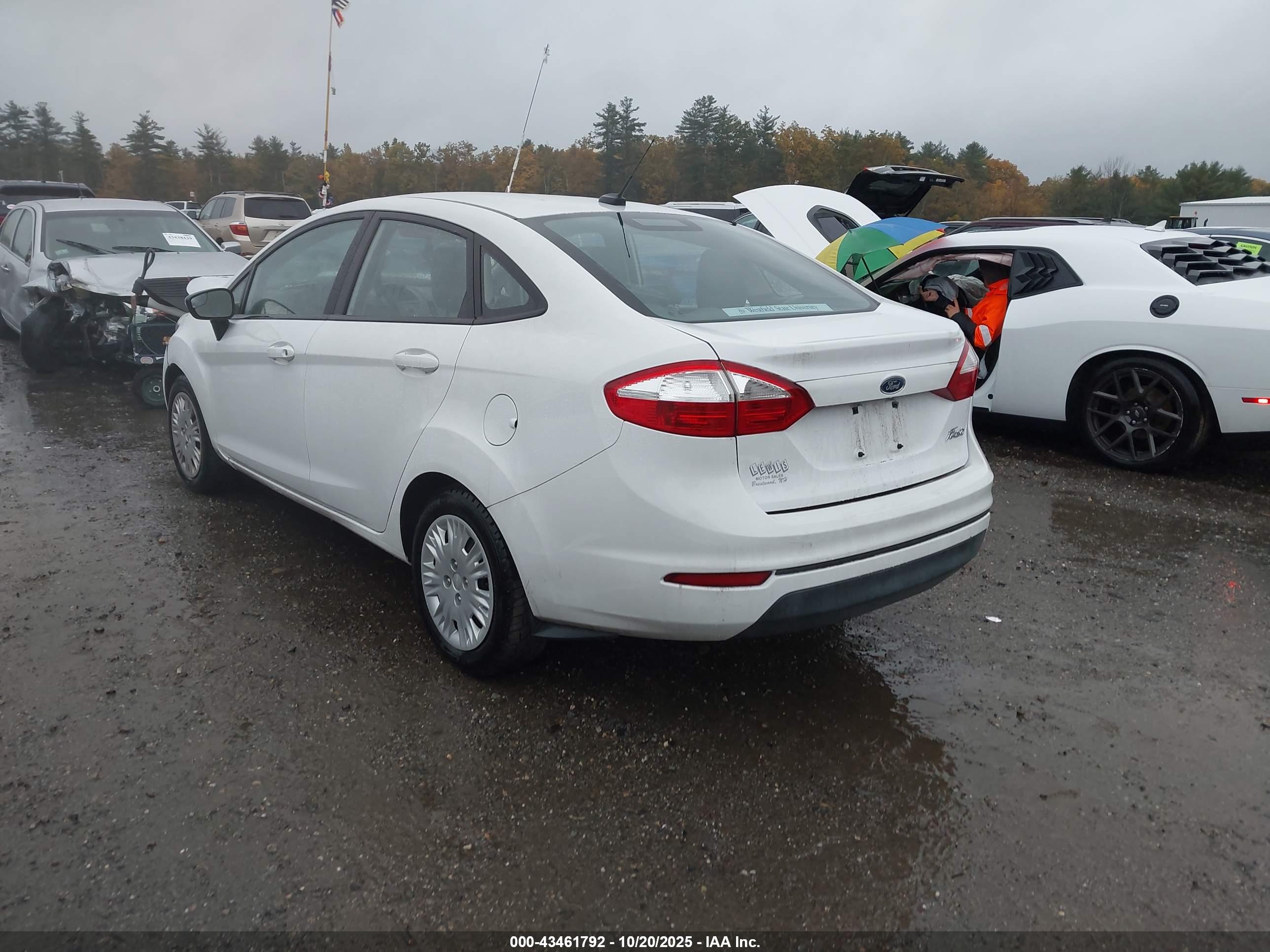 FORD FIESTA image 3