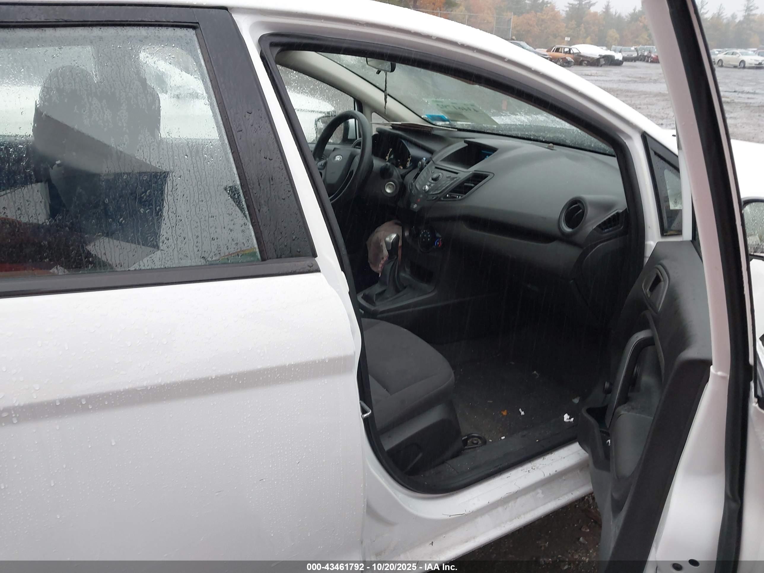 FORD FIESTA image 5