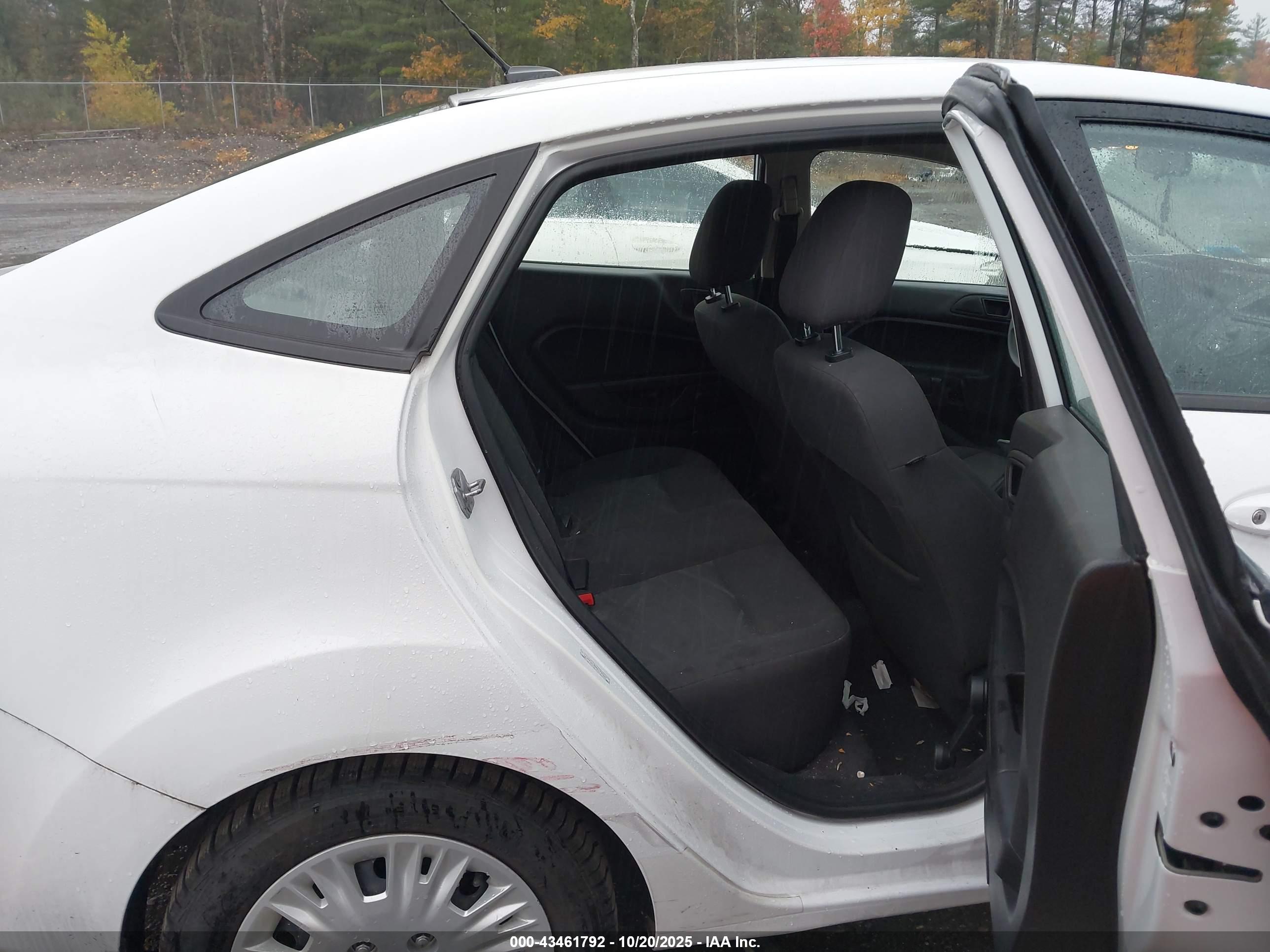 FORD FIESTA image 8