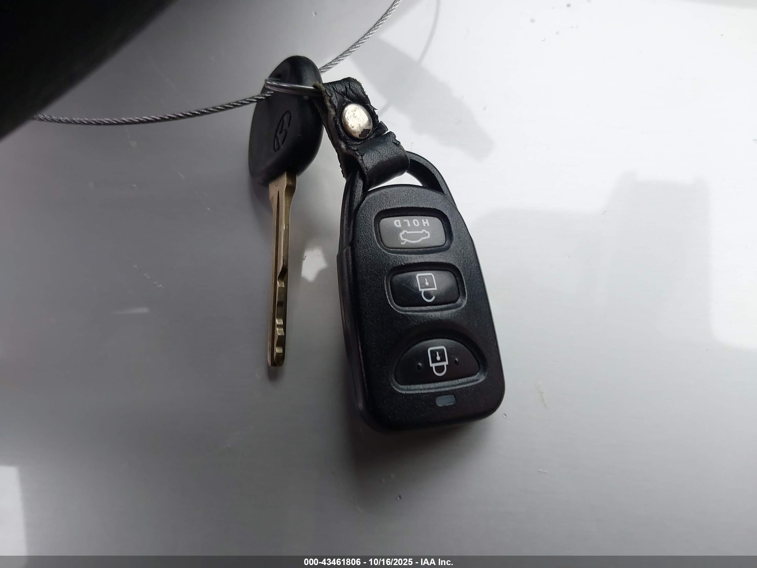 HYUNDAI ELANTRA image 11