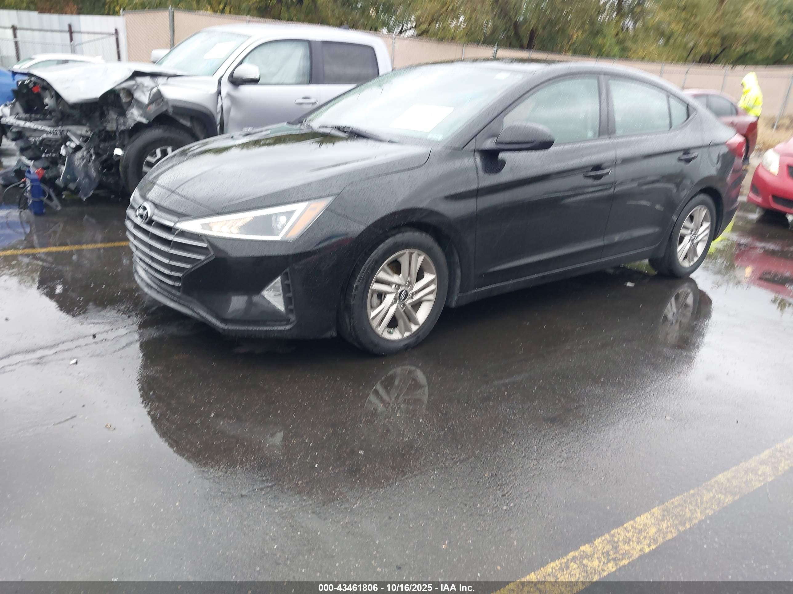 HYUNDAI ELANTRA image 2