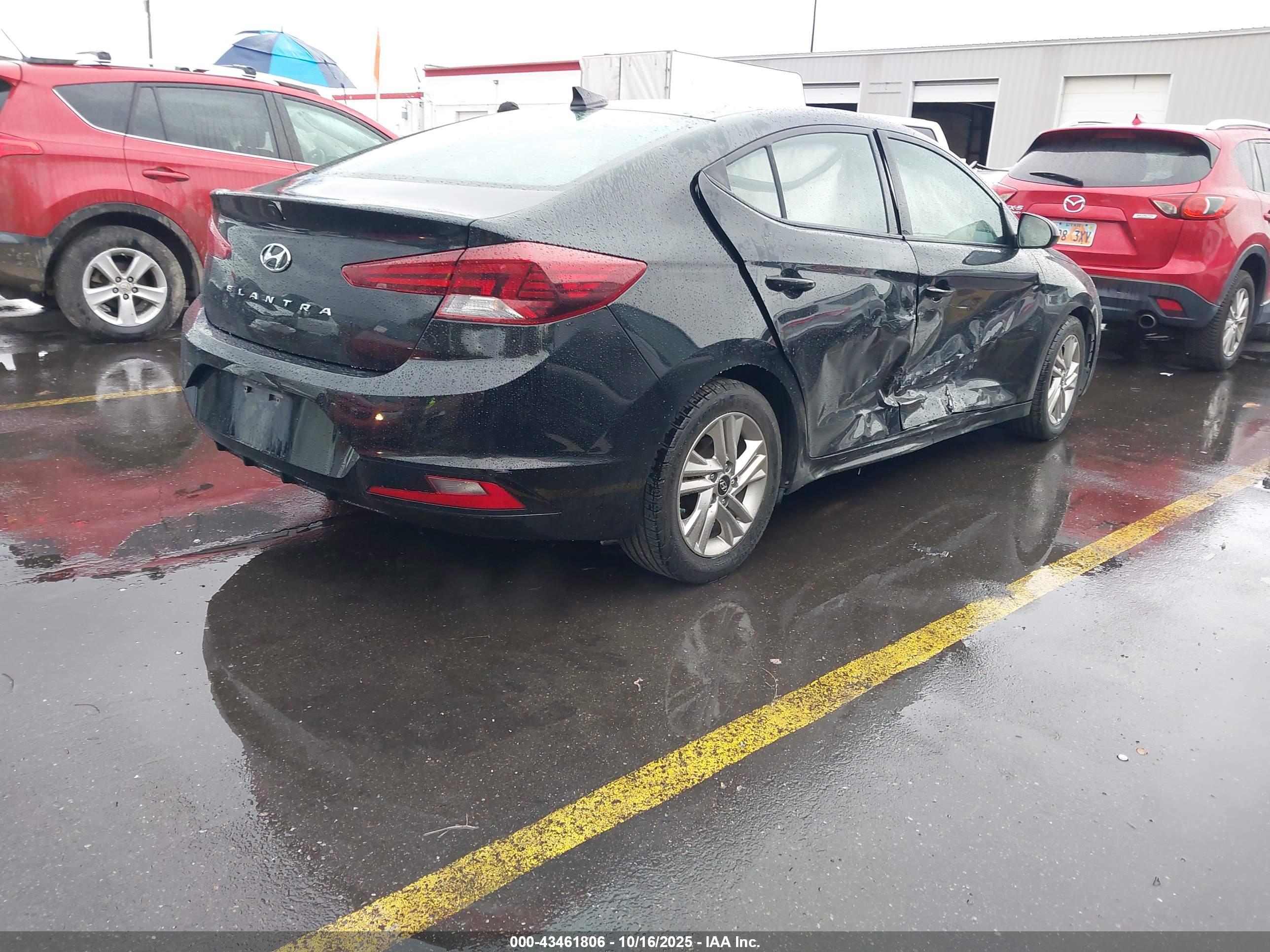HYUNDAI ELANTRA image 4