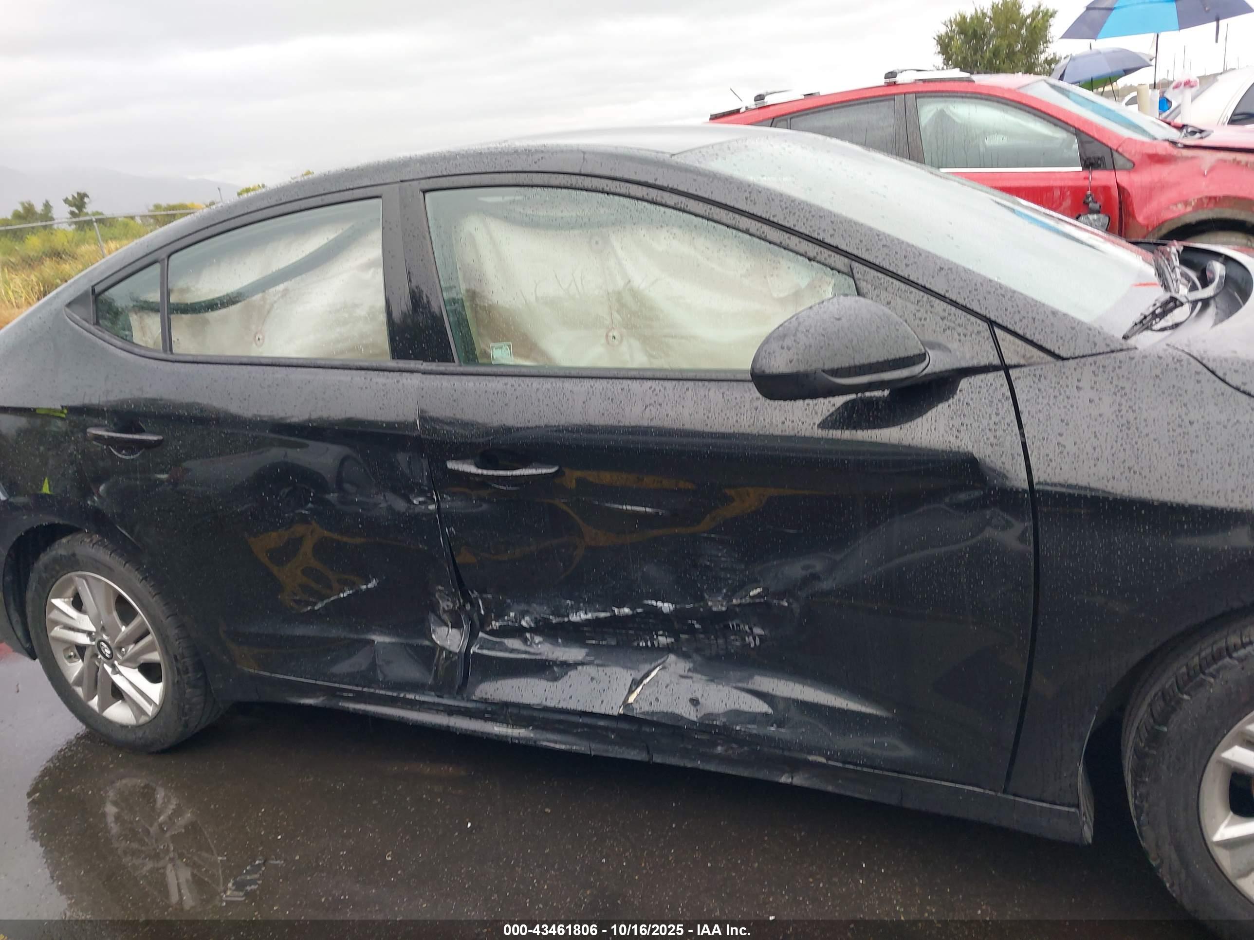 HYUNDAI ELANTRA image 6