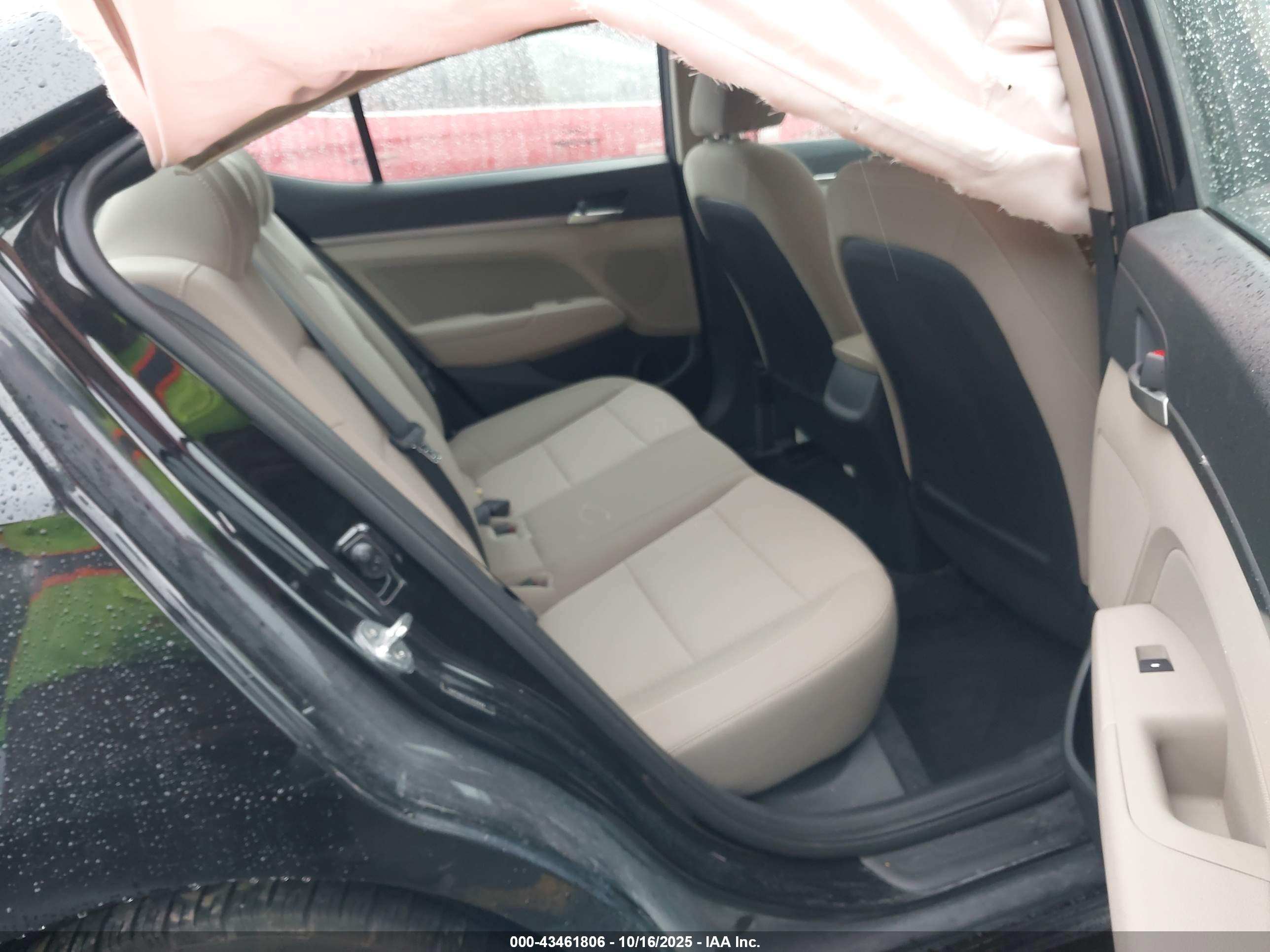 HYUNDAI ELANTRA image 8