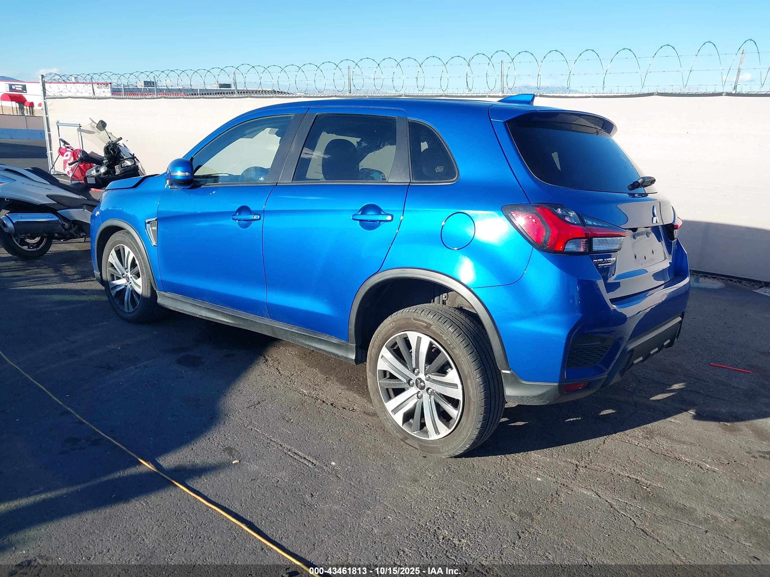 MITSUBISHI OUTLANDER image 3