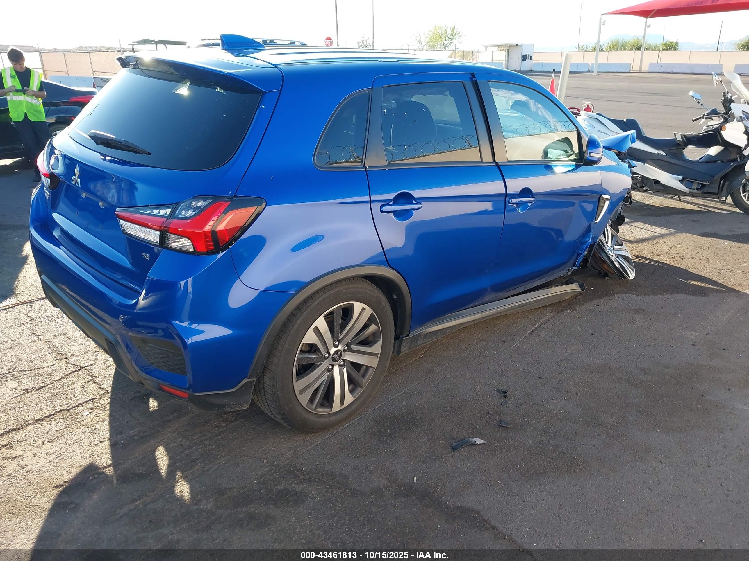 MITSUBISHI OUTLANDER image 4