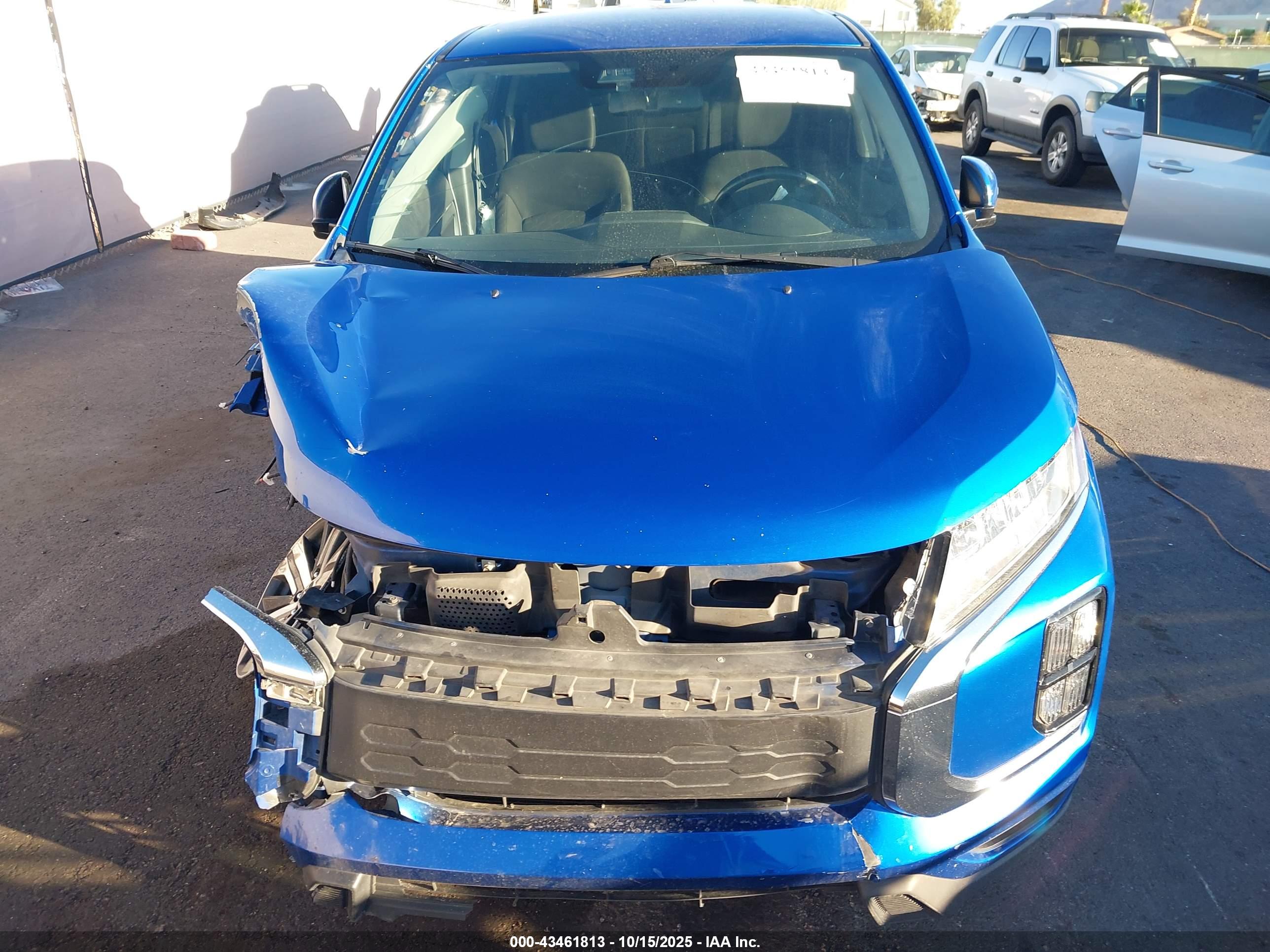 MITSUBISHI OUTLANDER image 6