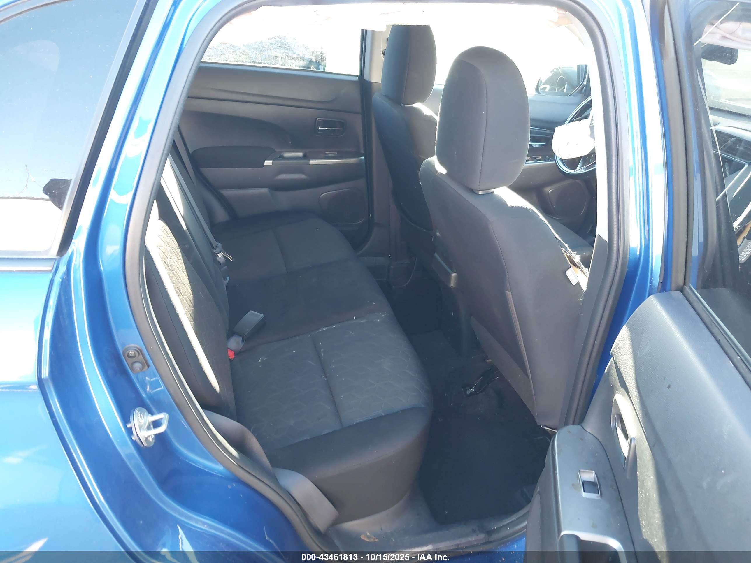 MITSUBISHI OUTLANDER image 8