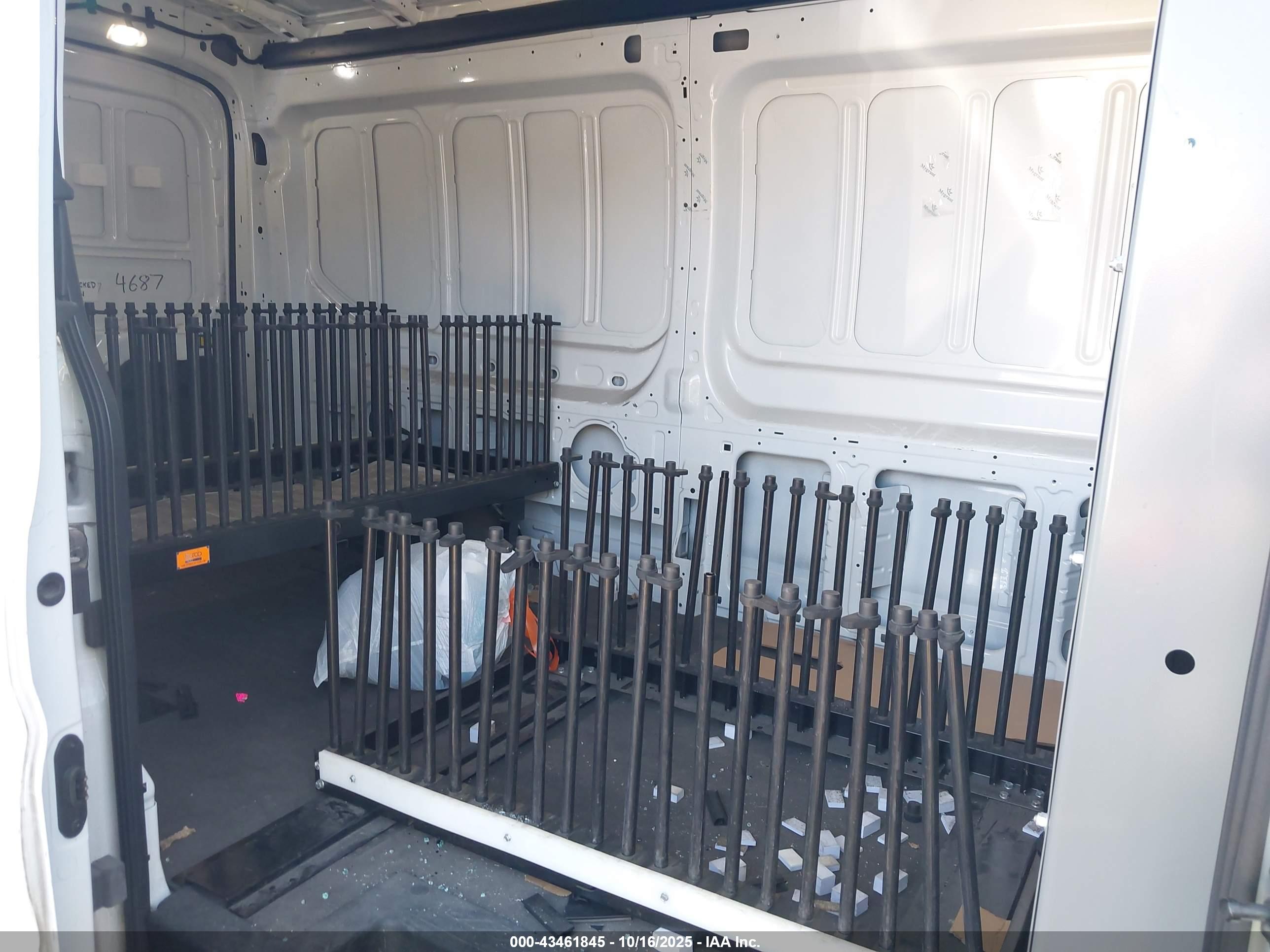 FORD TRANSIT-250 image 8