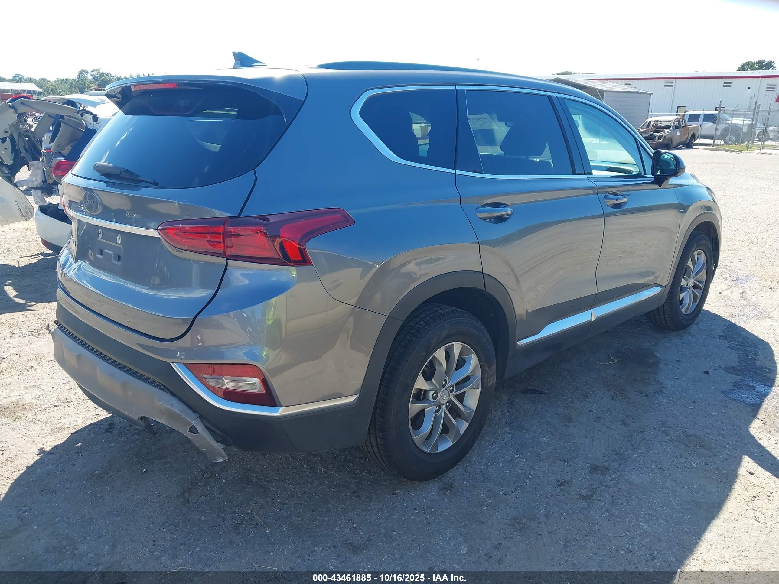 HYUNDAI SANTA image 4