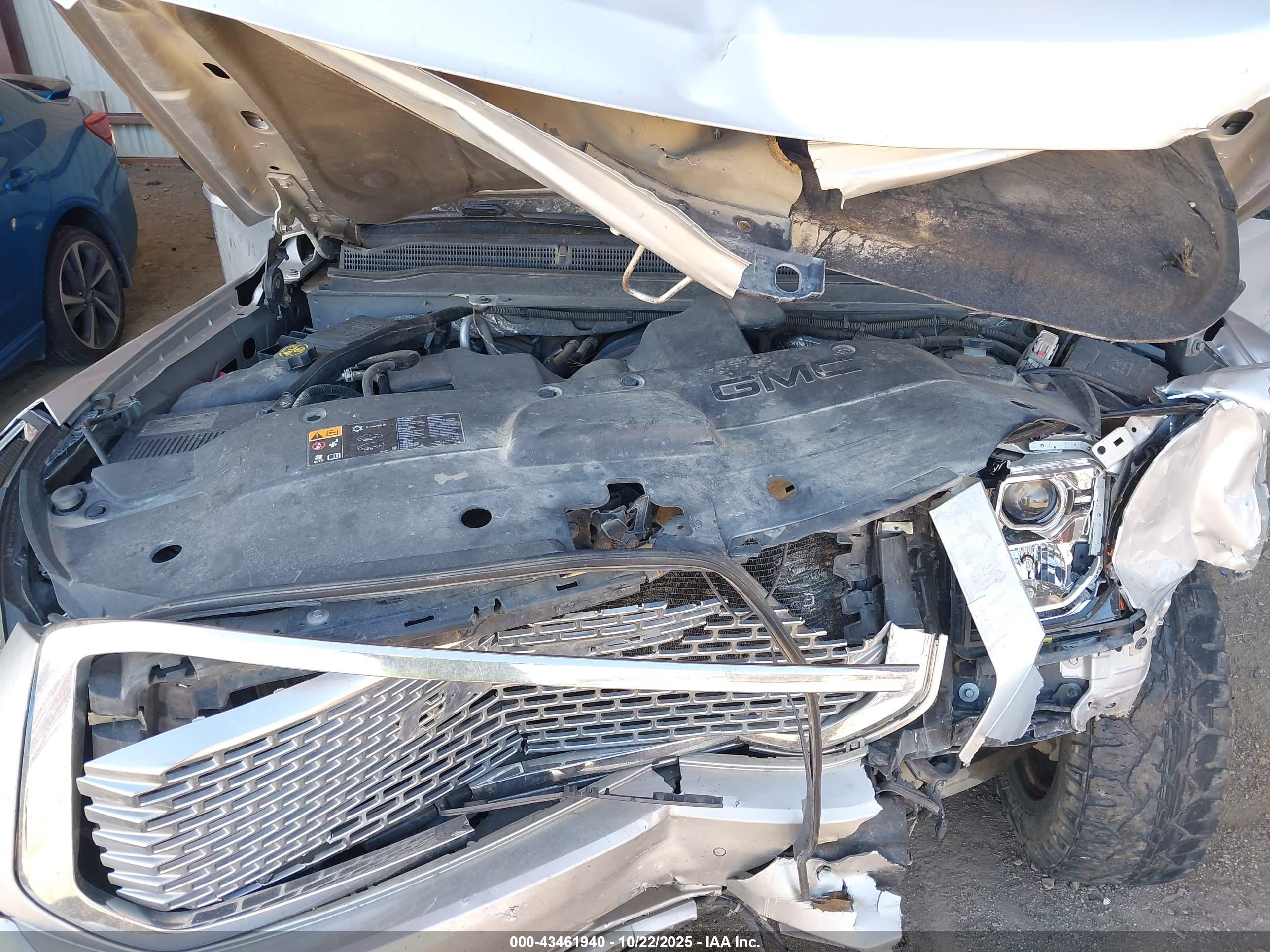 GMC YUKON image 10