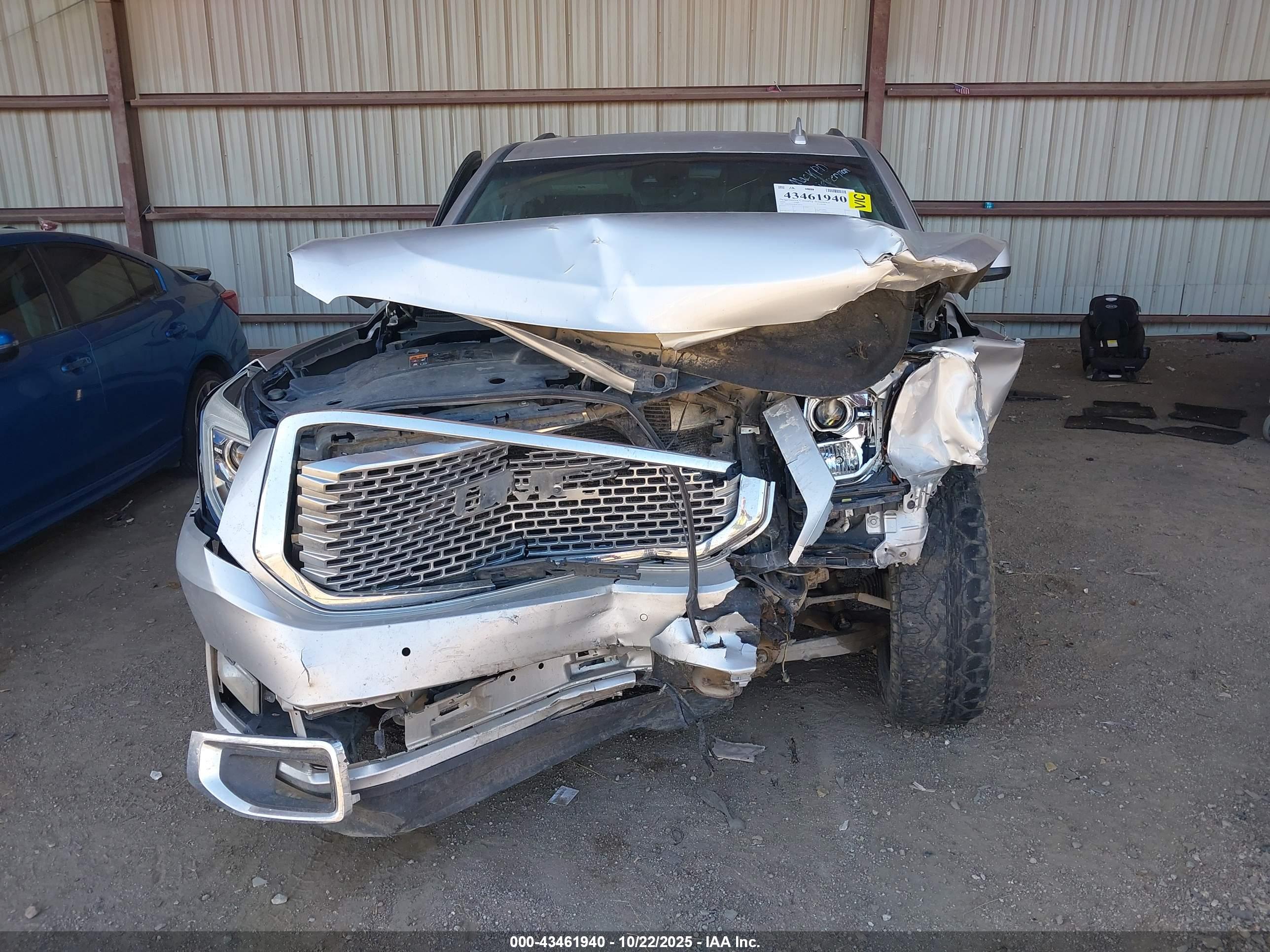 GMC YUKON image 6
