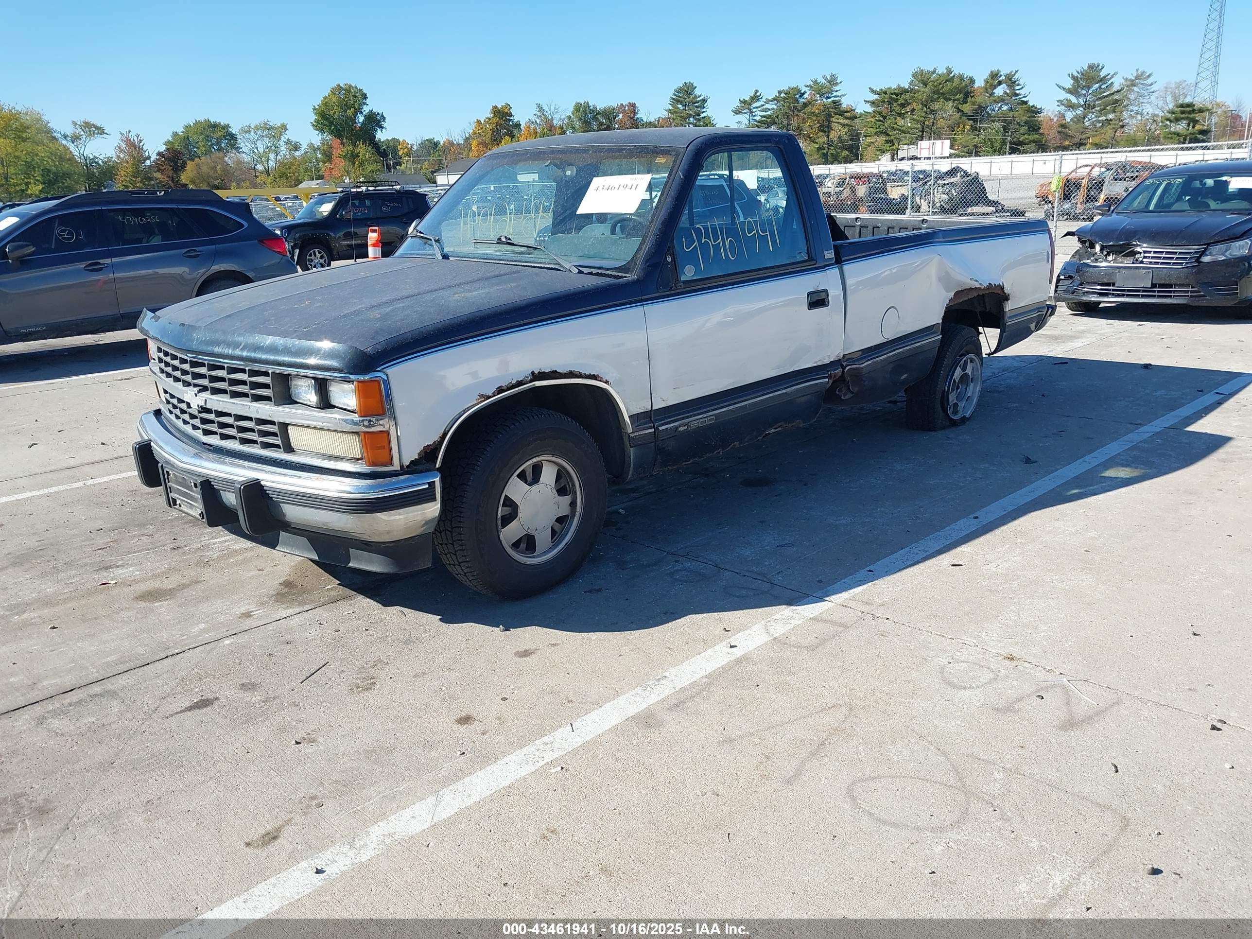 CHEVROLET GMT-400 image 2