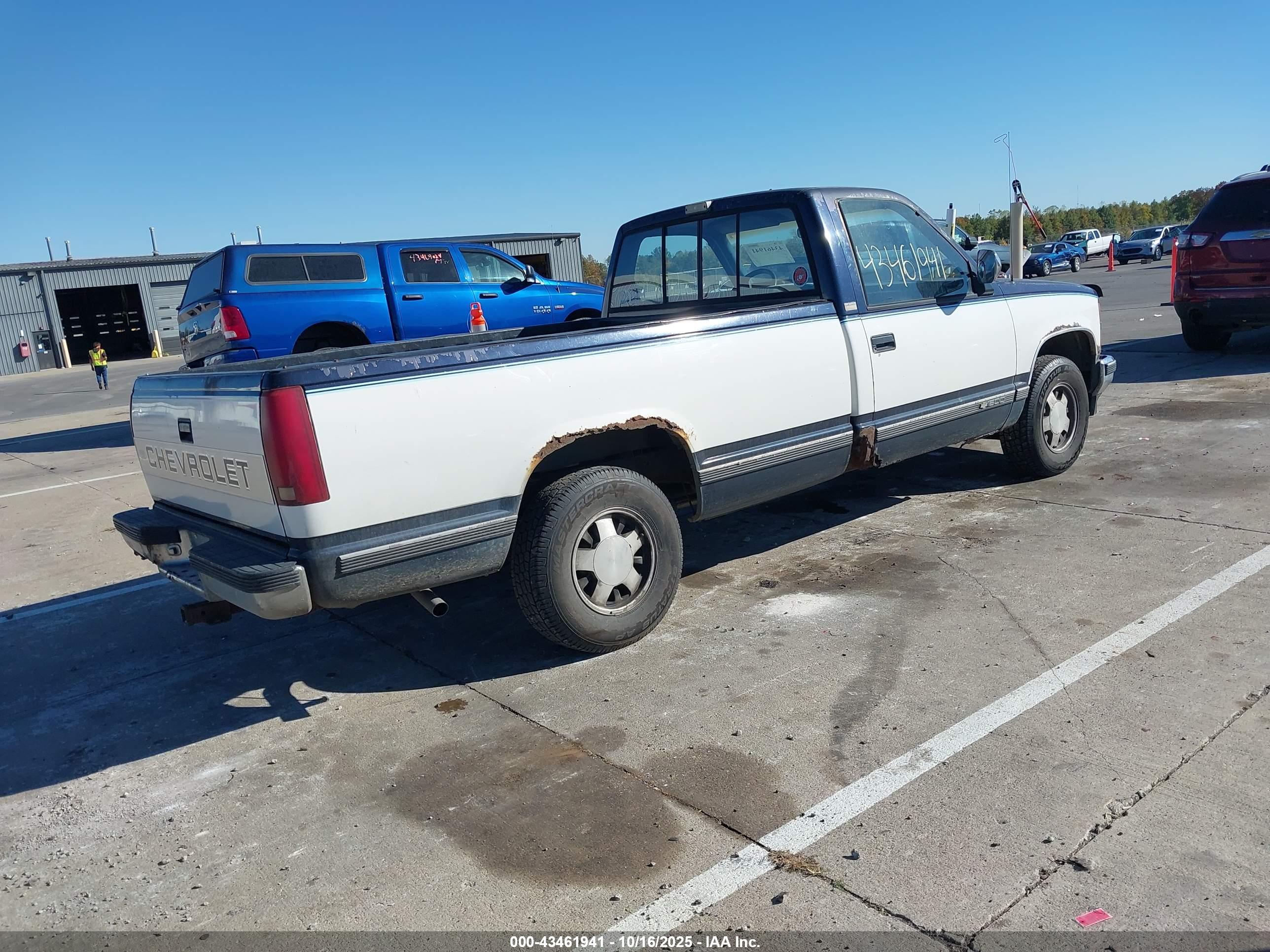 CHEVROLET GMT-400 image 4