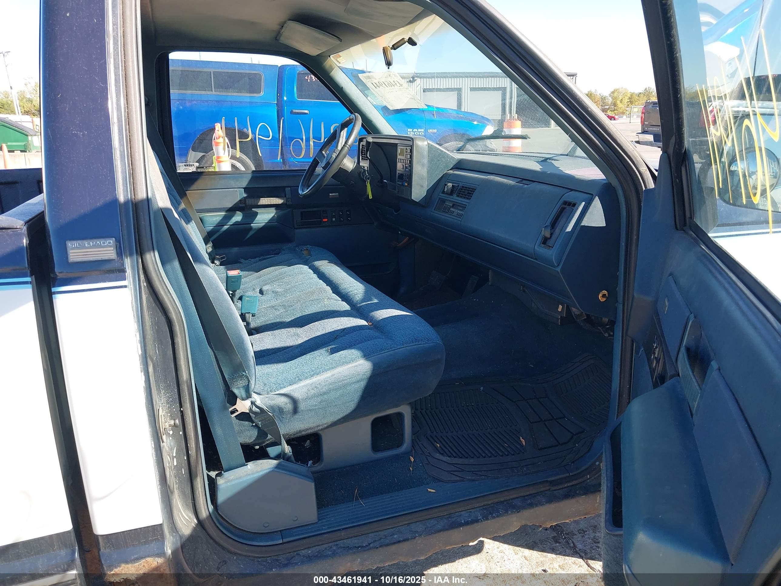 CHEVROLET GMT-400 image 5