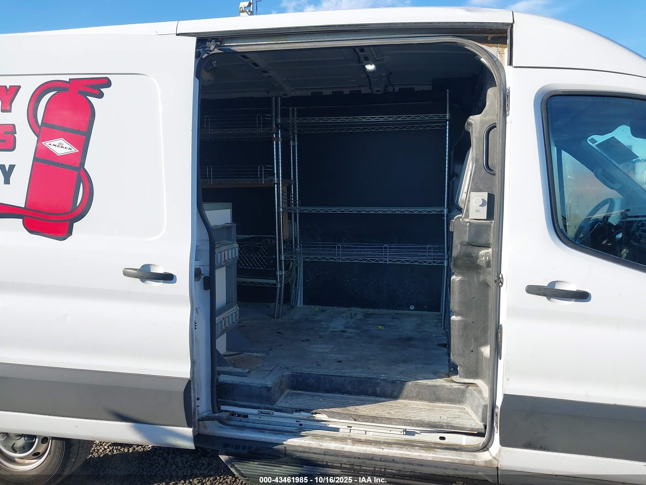 FORD TRANSIT-250 image 8