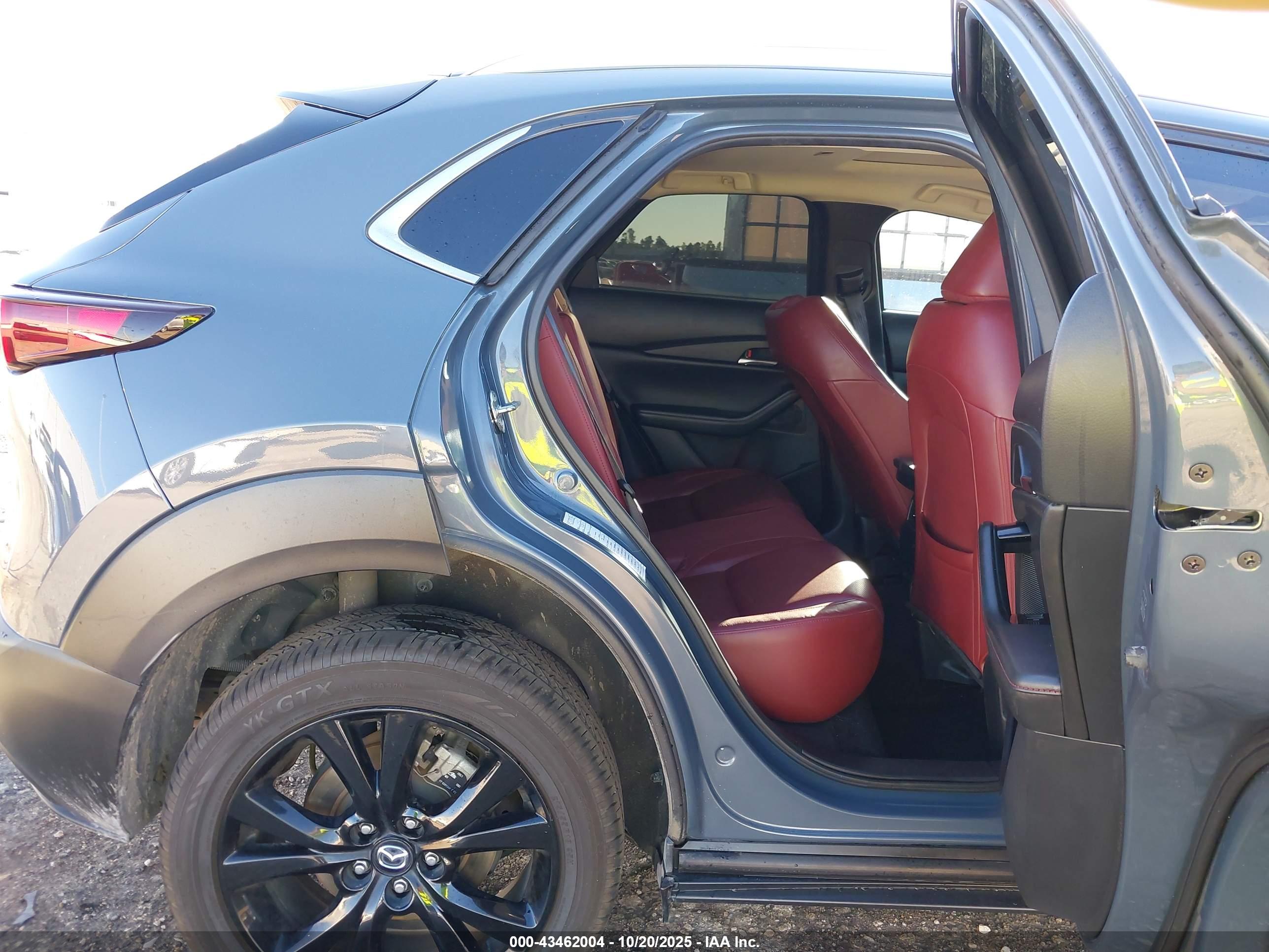 MAZDA CX-30 image 8