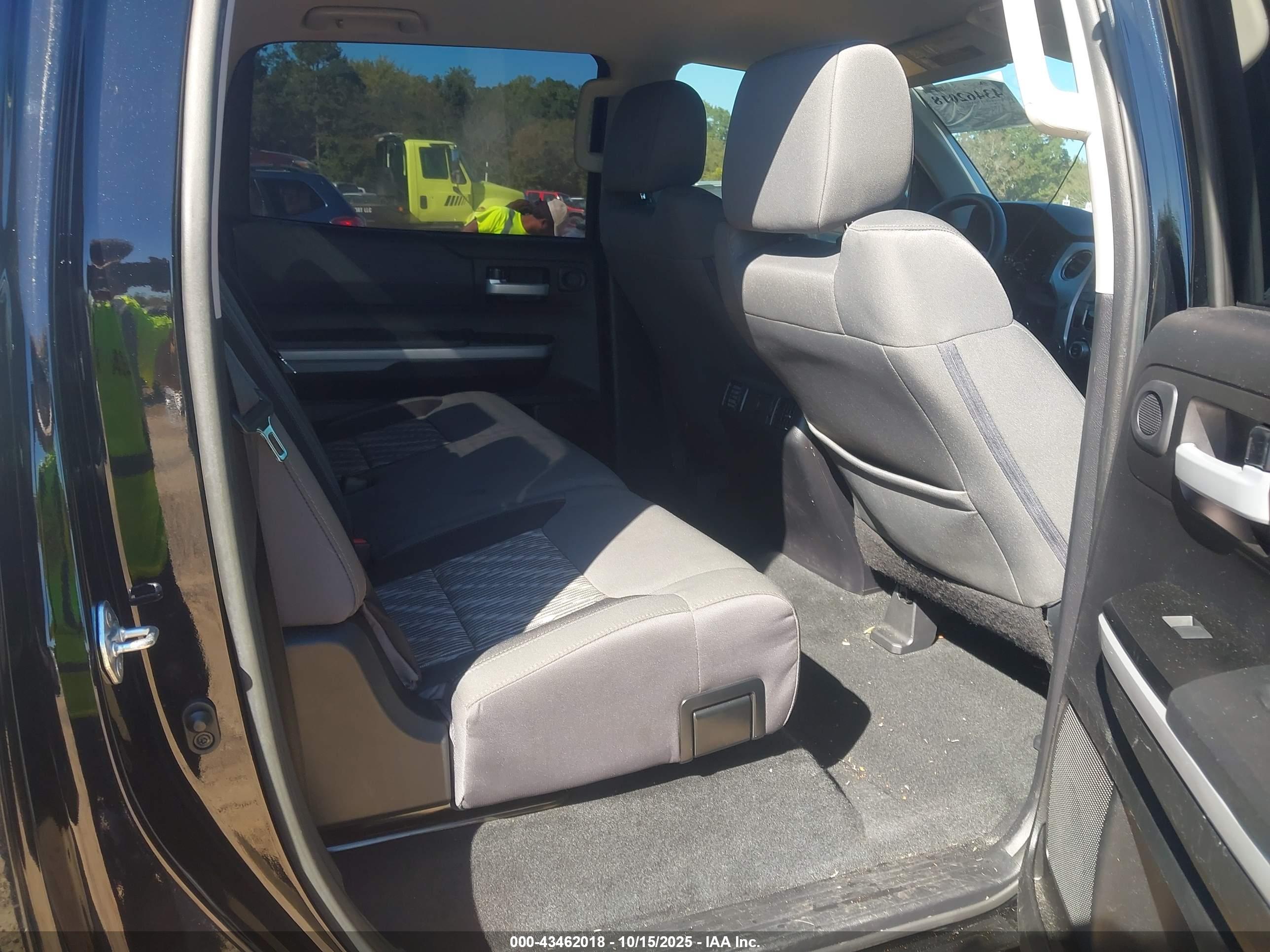TOYOTA TUNDRA image 8