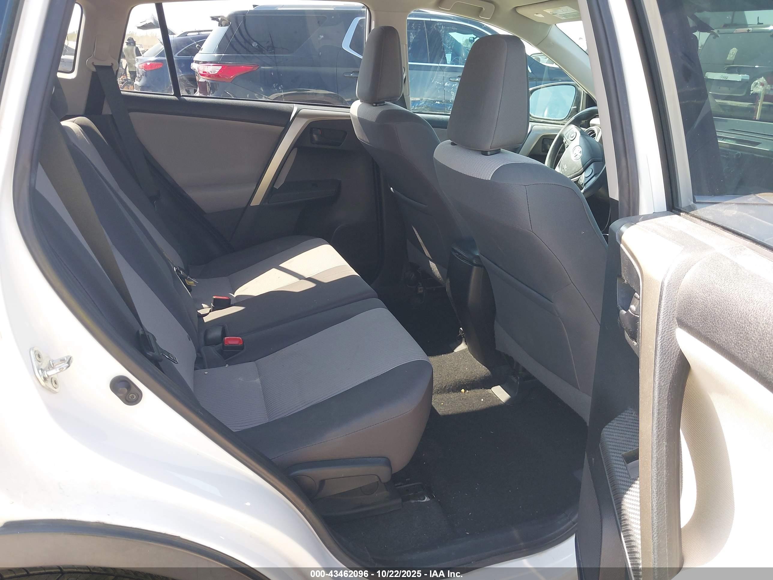 TOYOTA RAV4 image 8