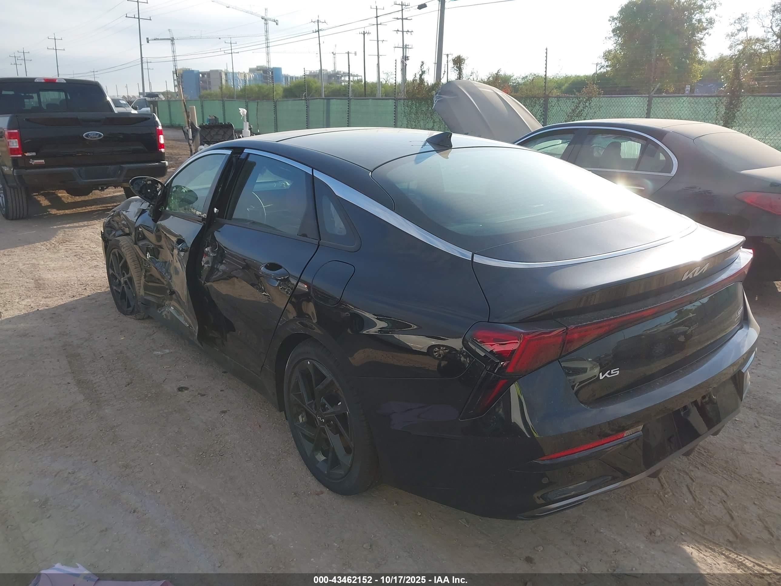 KIA K5 image 3