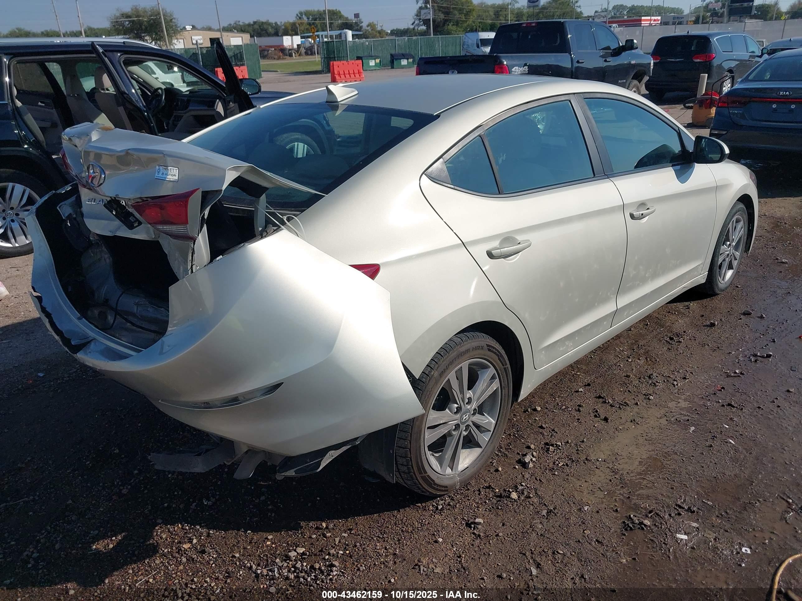 HYUNDAI ELANTRA image 4