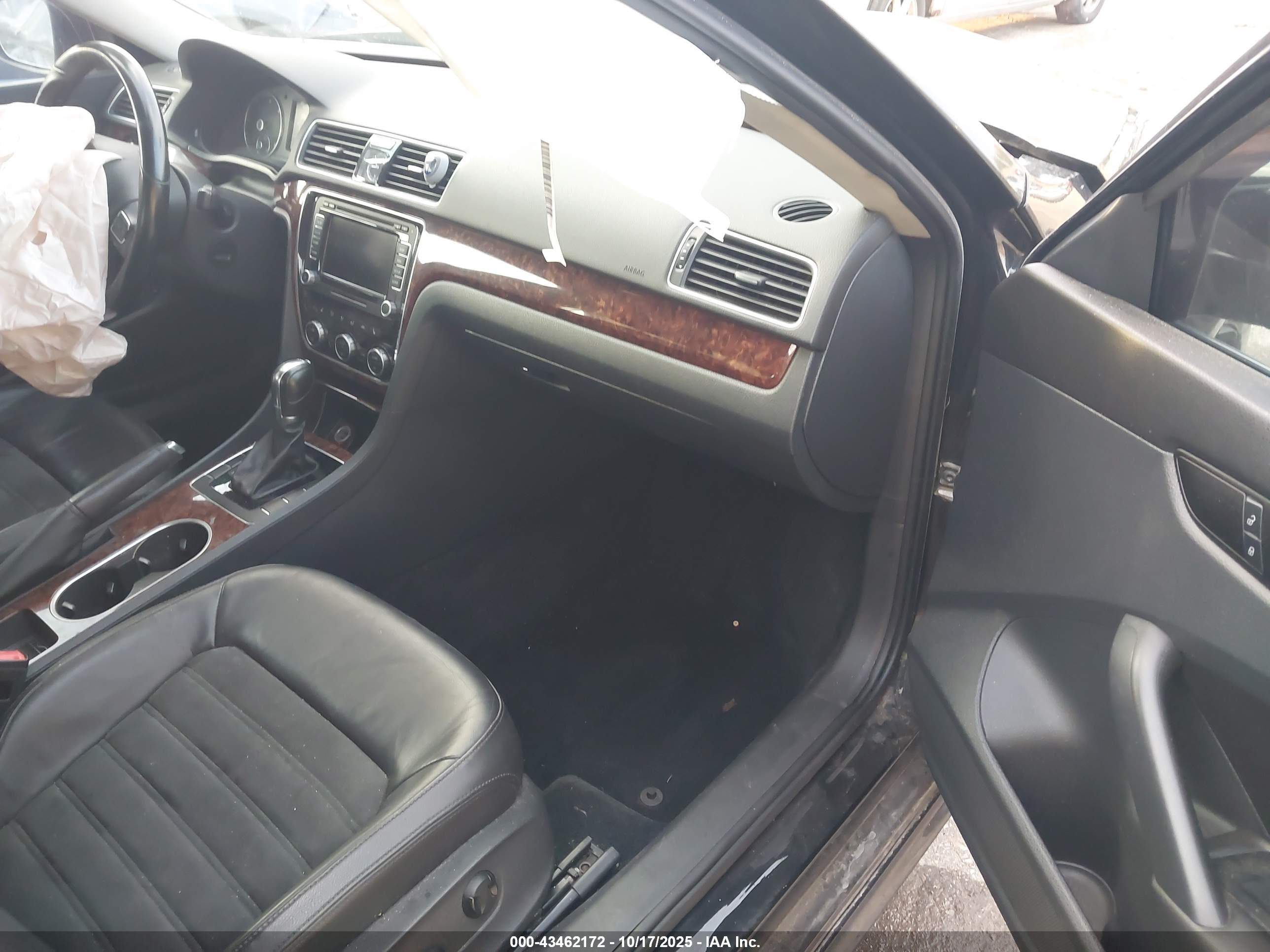 VOLKSWAGEN PASSAT image 5