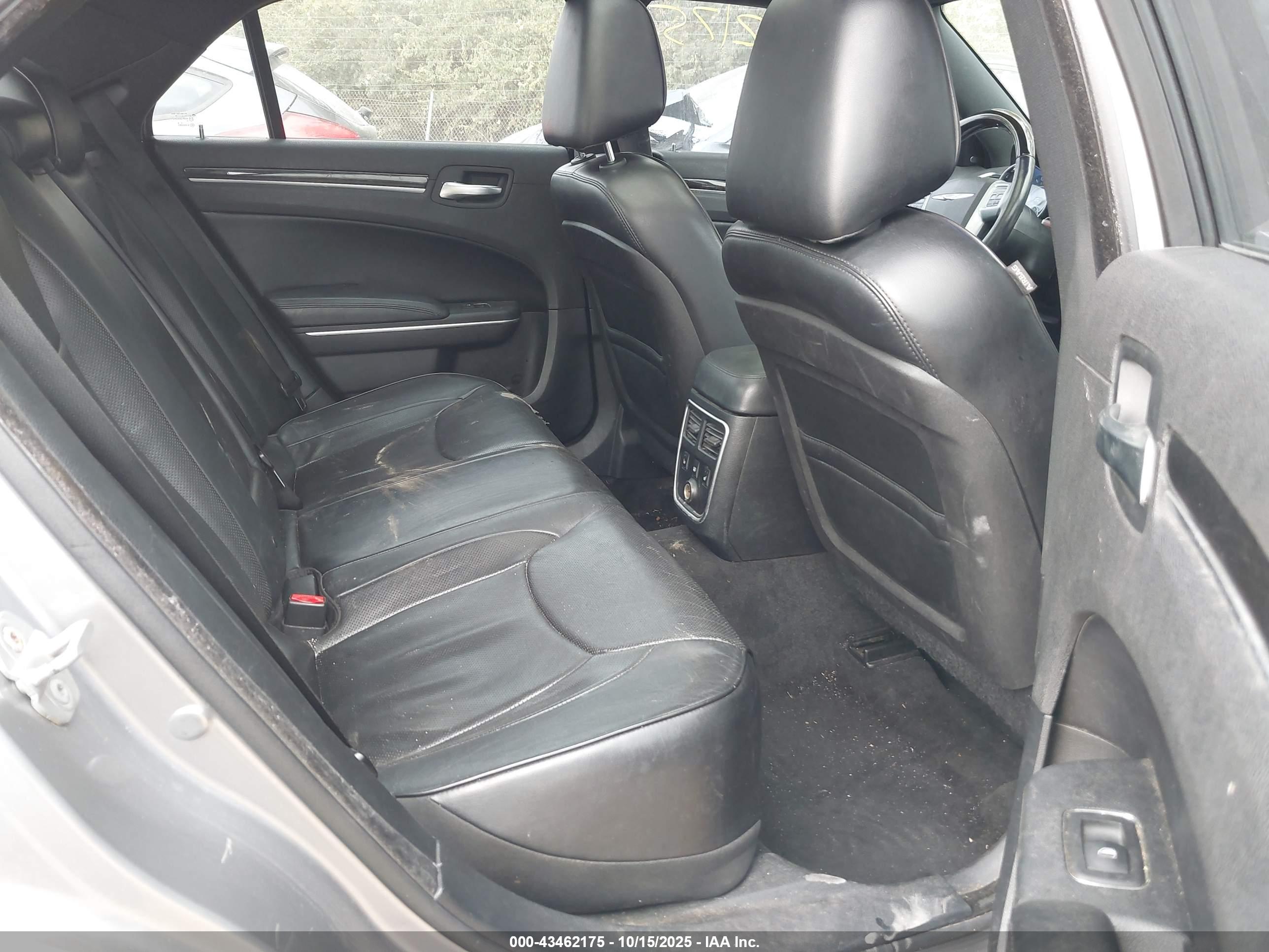 CHRYSLER 300C image 8