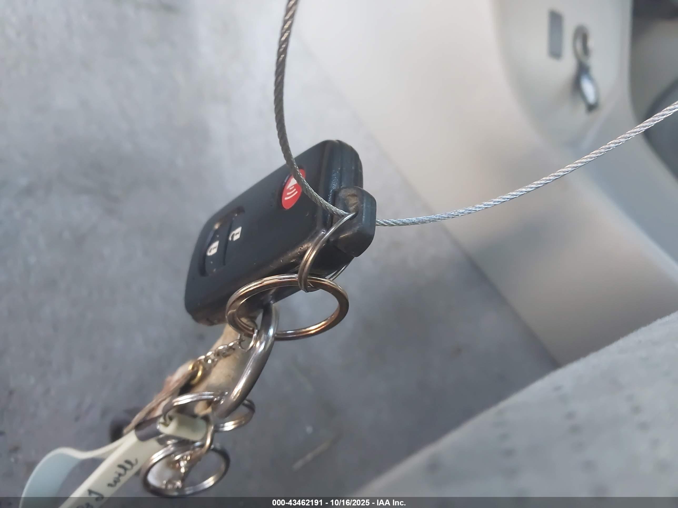 TOYOTA PRIUS image 11