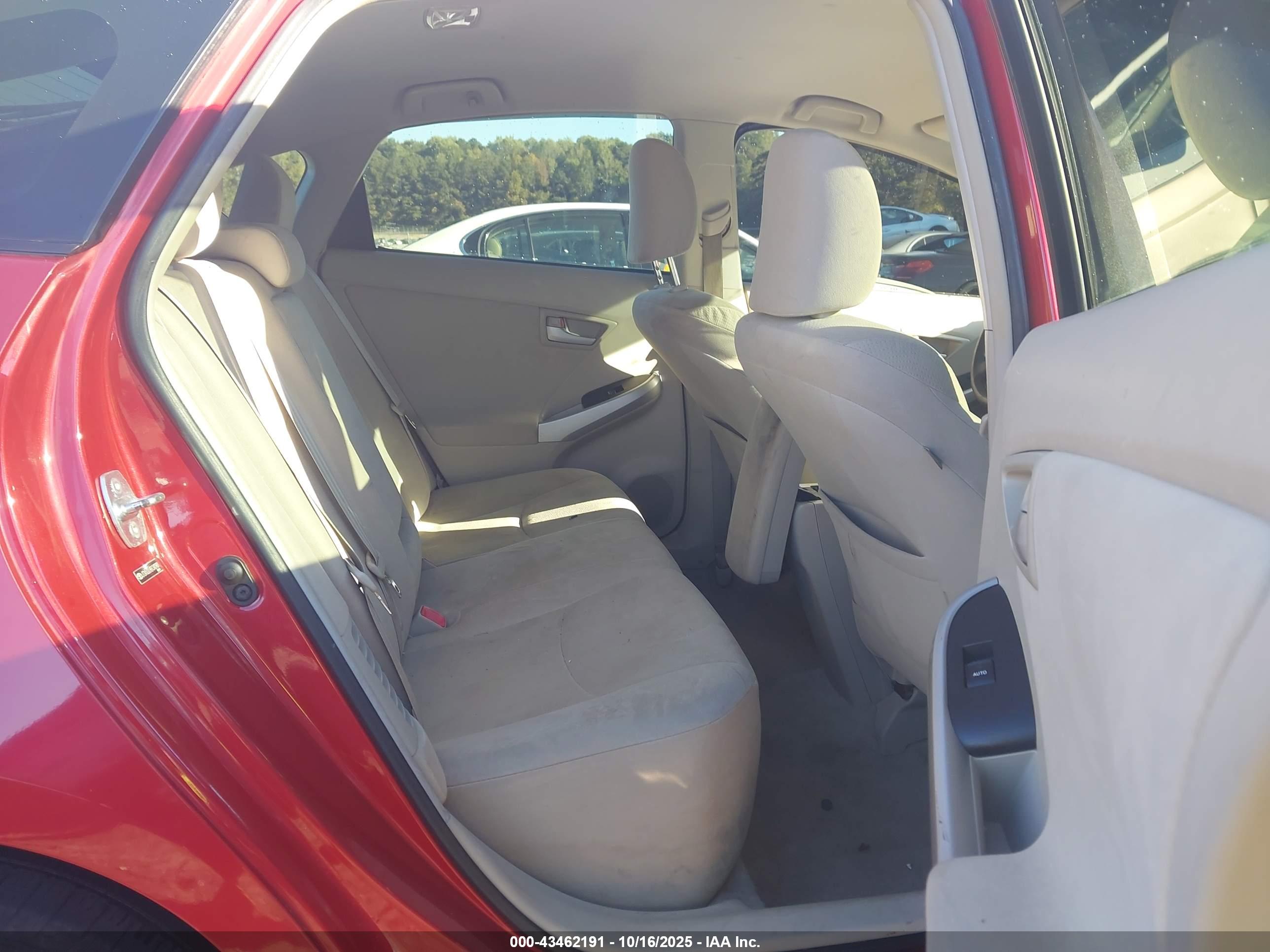 TOYOTA PRIUS image 8