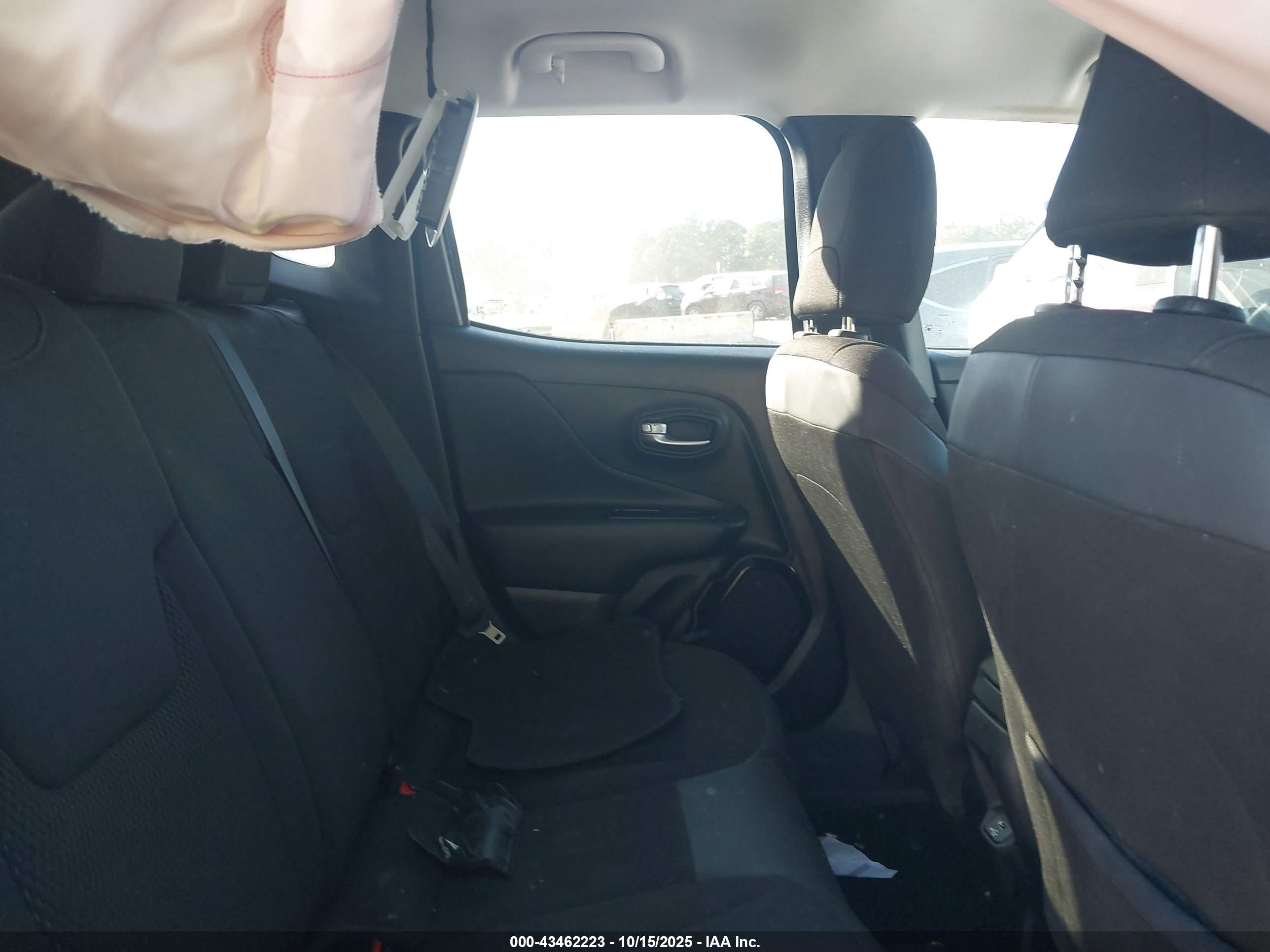 JEEP RENEGADE image 8