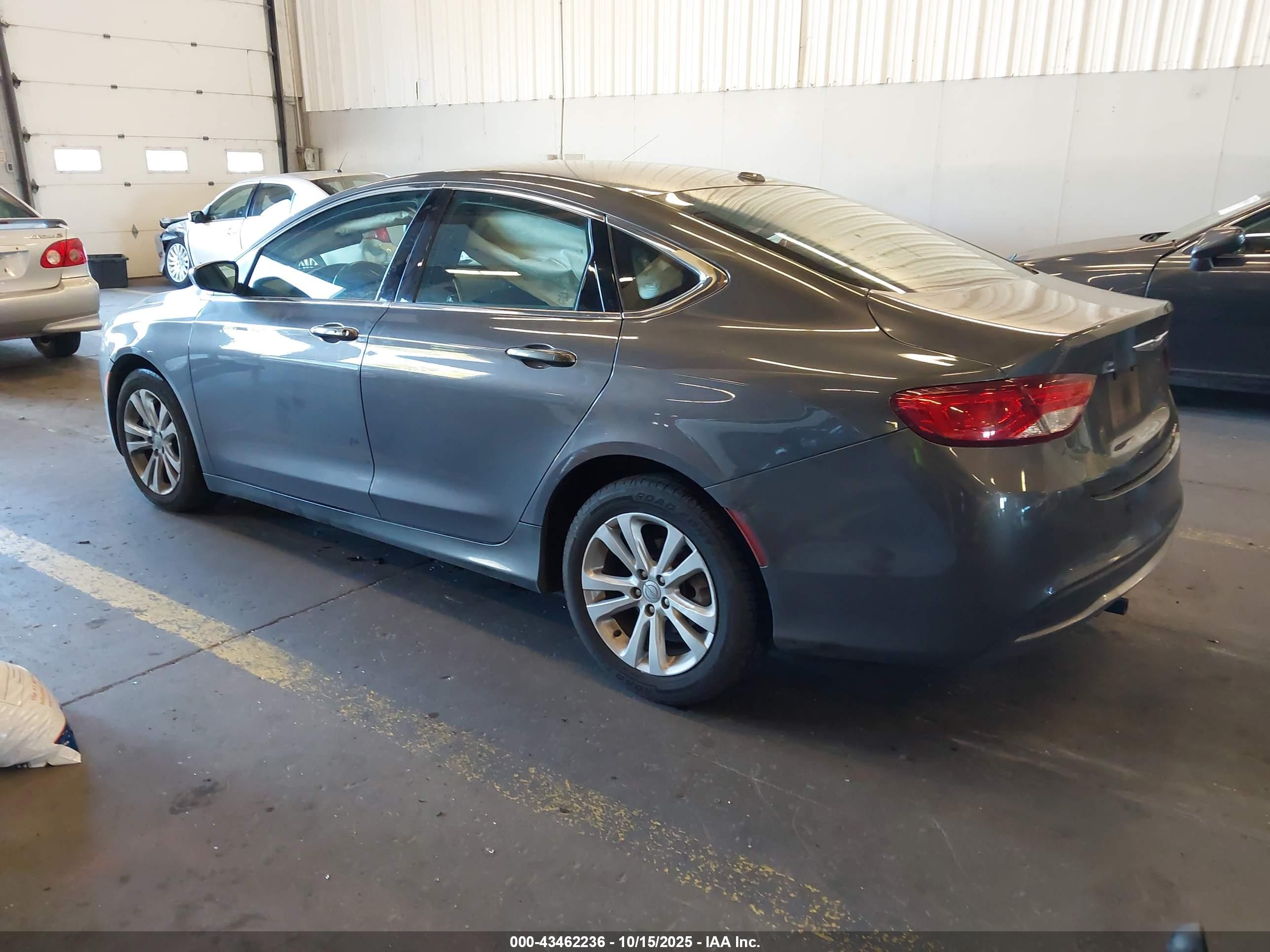 CHRYSLER 200 image 3