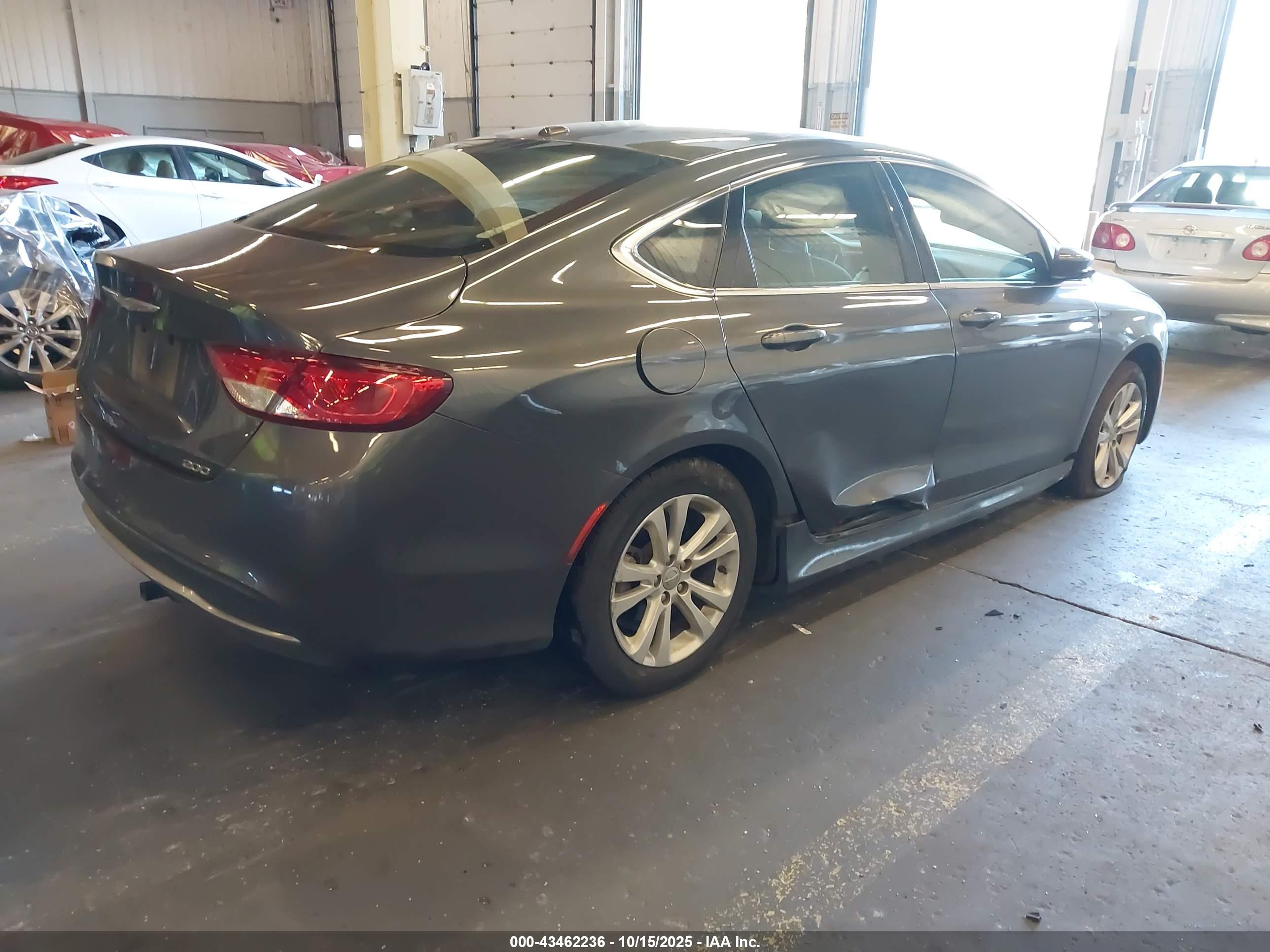 CHRYSLER 200 image 4